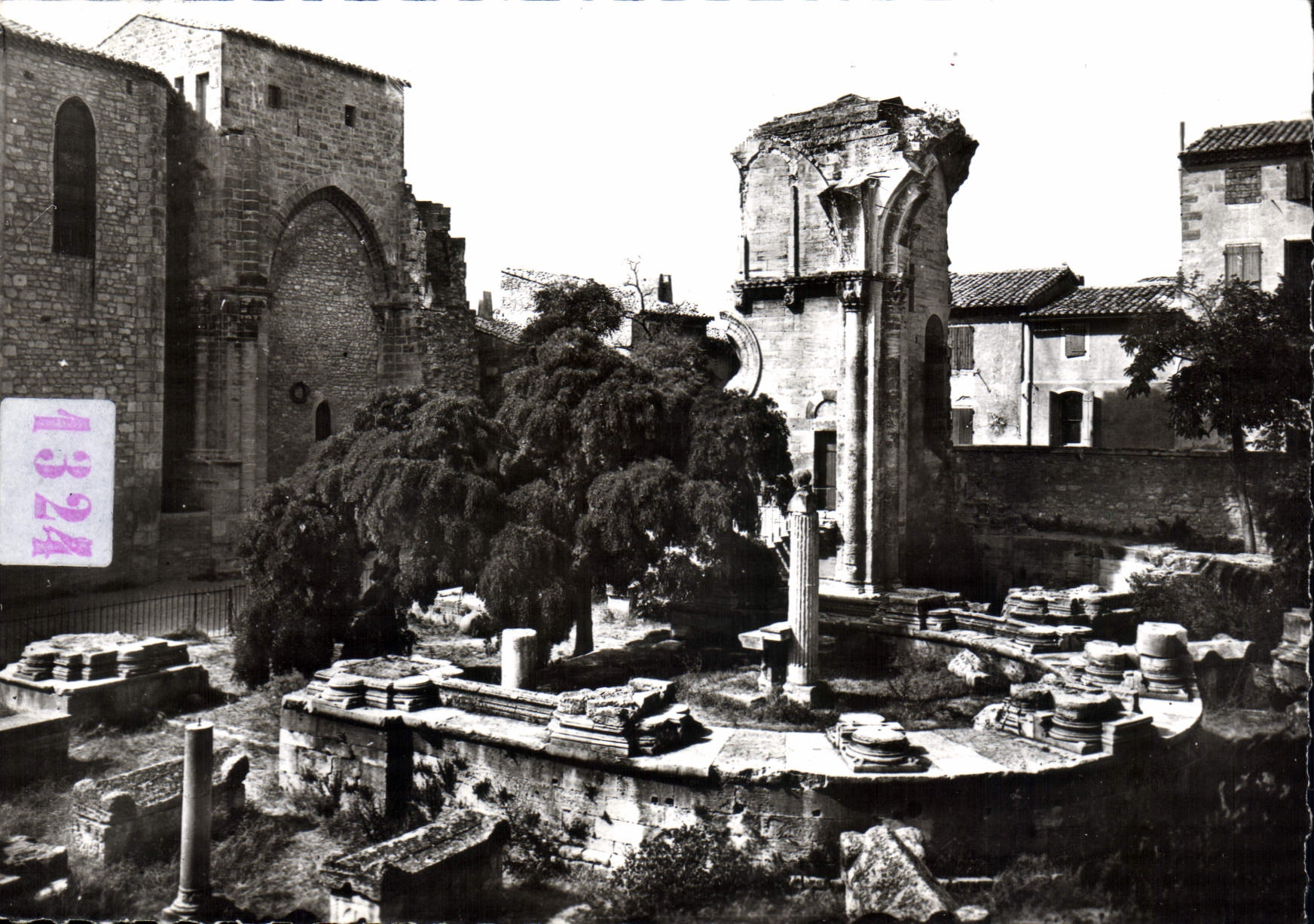 CPM Saint Gilles Du Gard Eglise Abbatiale Ruines De I'Ancien Coeur