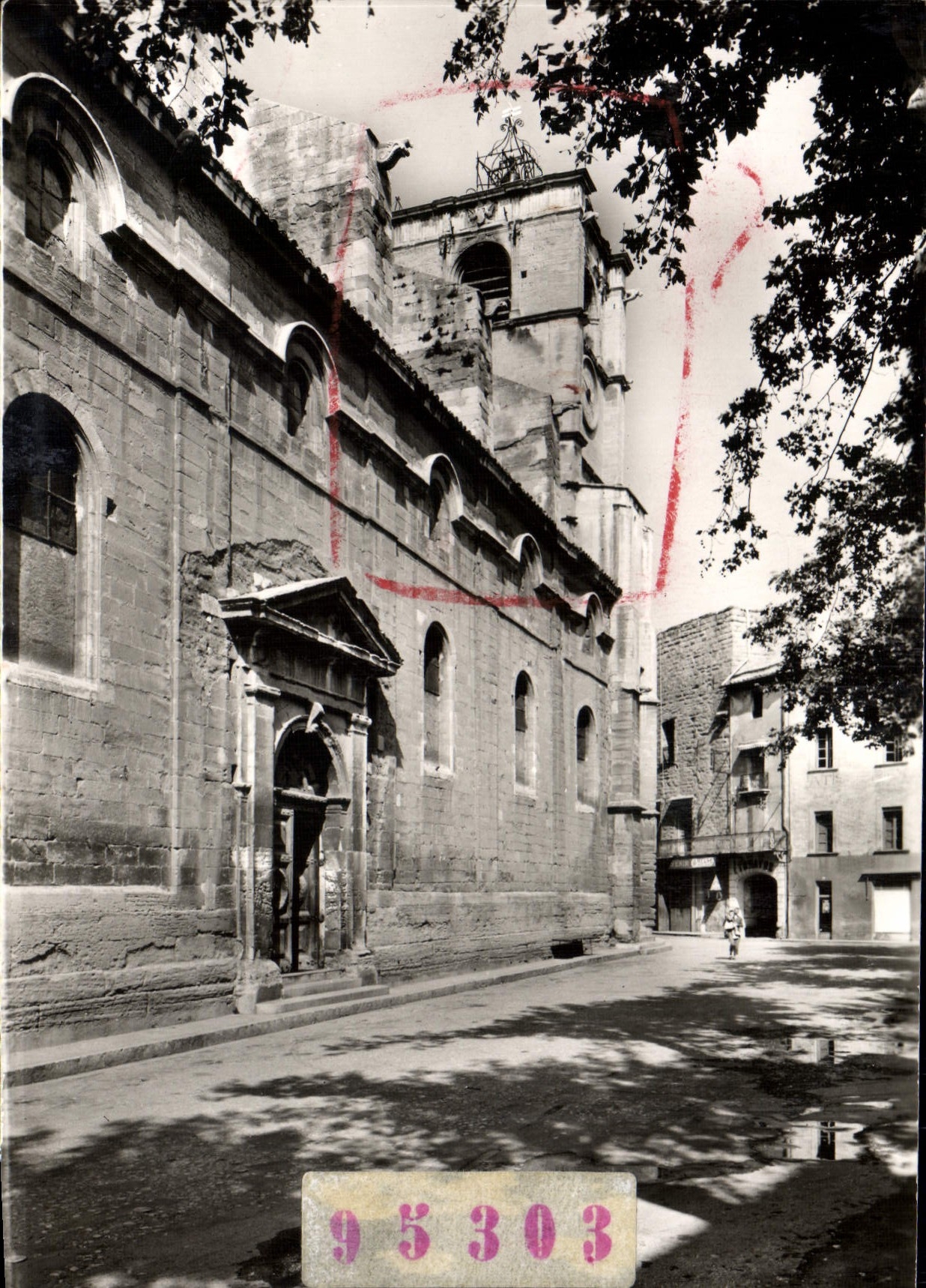 CPM L'Isle Sur Sorgue Interieur De I'Eglise