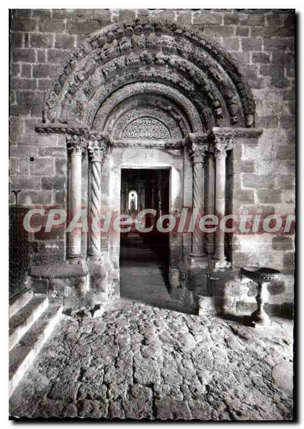 CPM Coustouges Interieur de l'Eglise Romane l'Abside