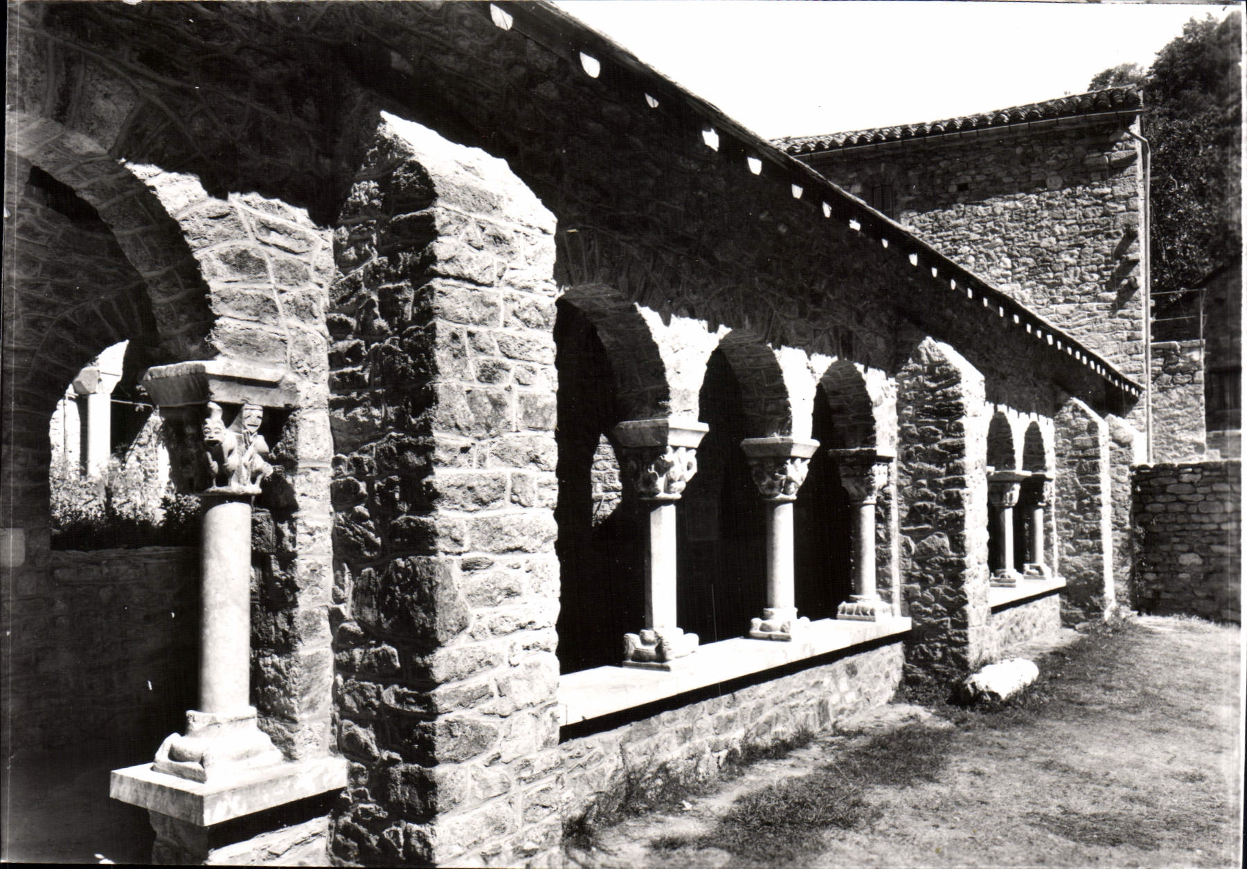 CPM Le Roussillon Abbaye De St Martin Du Canigou Le Cloitre