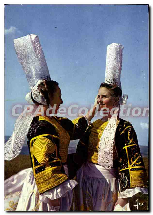 CPM Bretagne En Couleurs Une Derniere Main A La Coiffe Bigoudene