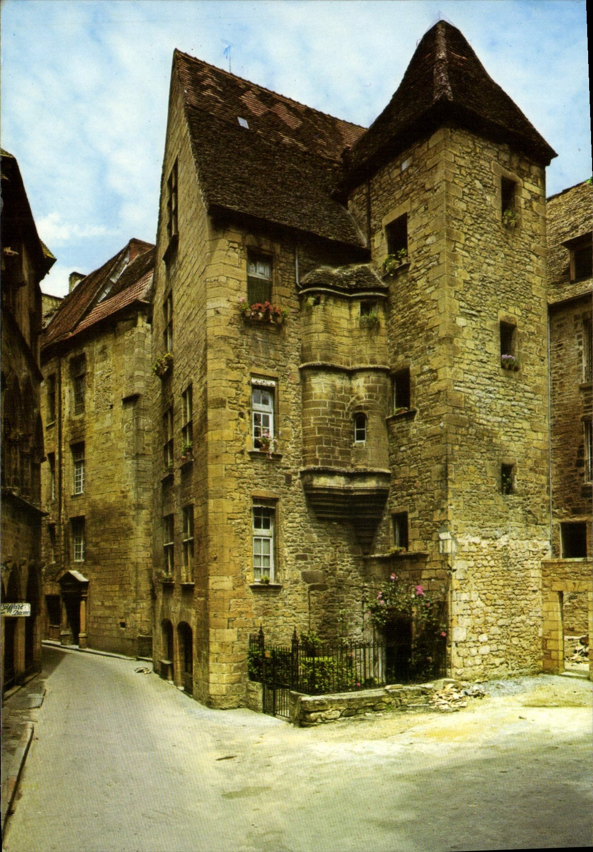 Sarlat (24 Dordogne) — Ancien Hôtel de la Mirandole — Éditions HERBAC-S°-L. Déf. Production Interdite