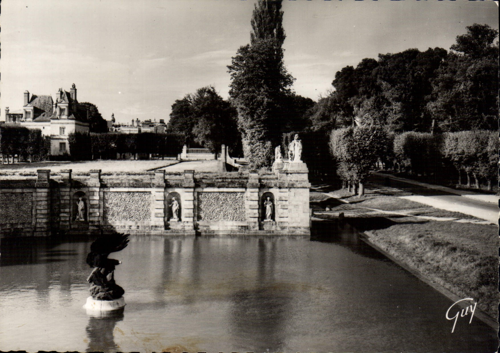 Fontainebleau (Seine-et-Marne) — Ogród zamku: Wodospady — Wydawca Guy