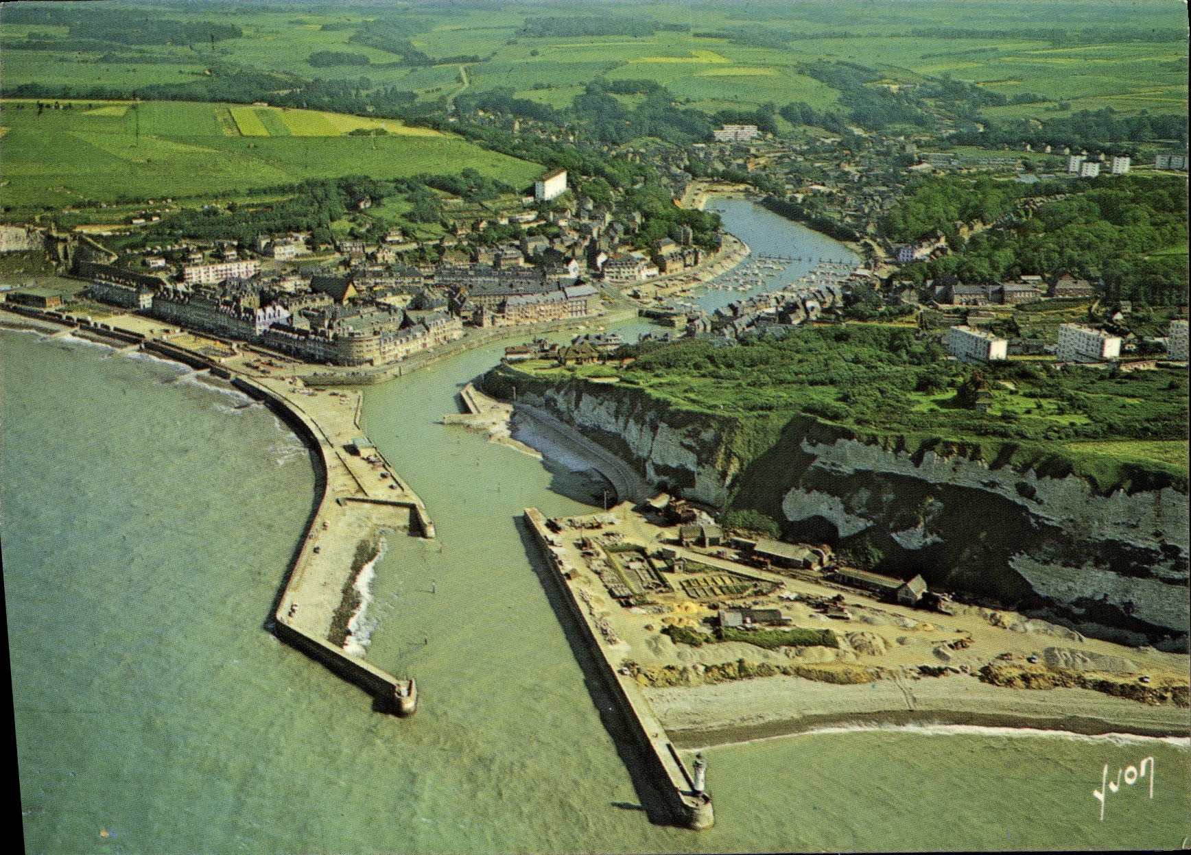 Saint-Valery-en-Caux — vue aérienne — Éditions d'art Jean-Jaures, Paris