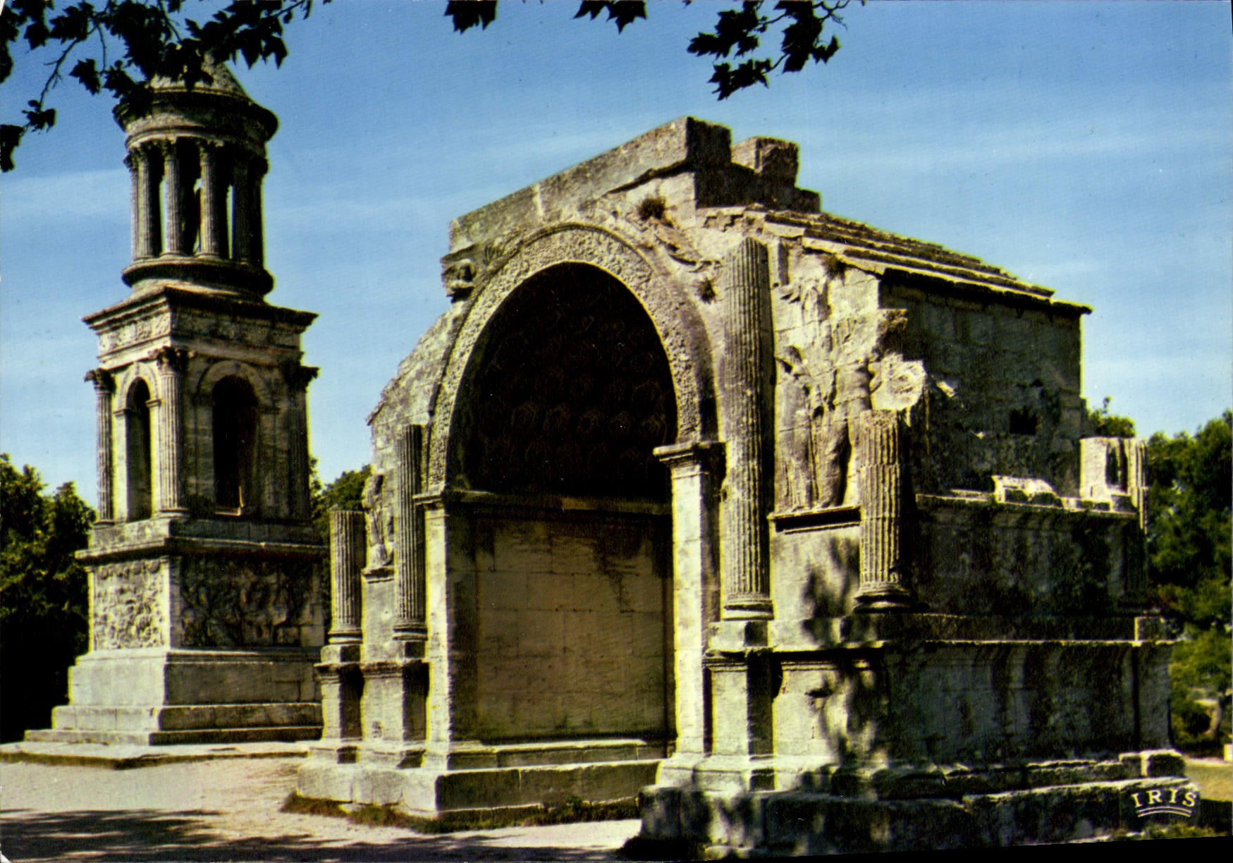 Les Antiques. Mausolée de Jules et porte monumentale de Glanum — IRIS MEXICROME