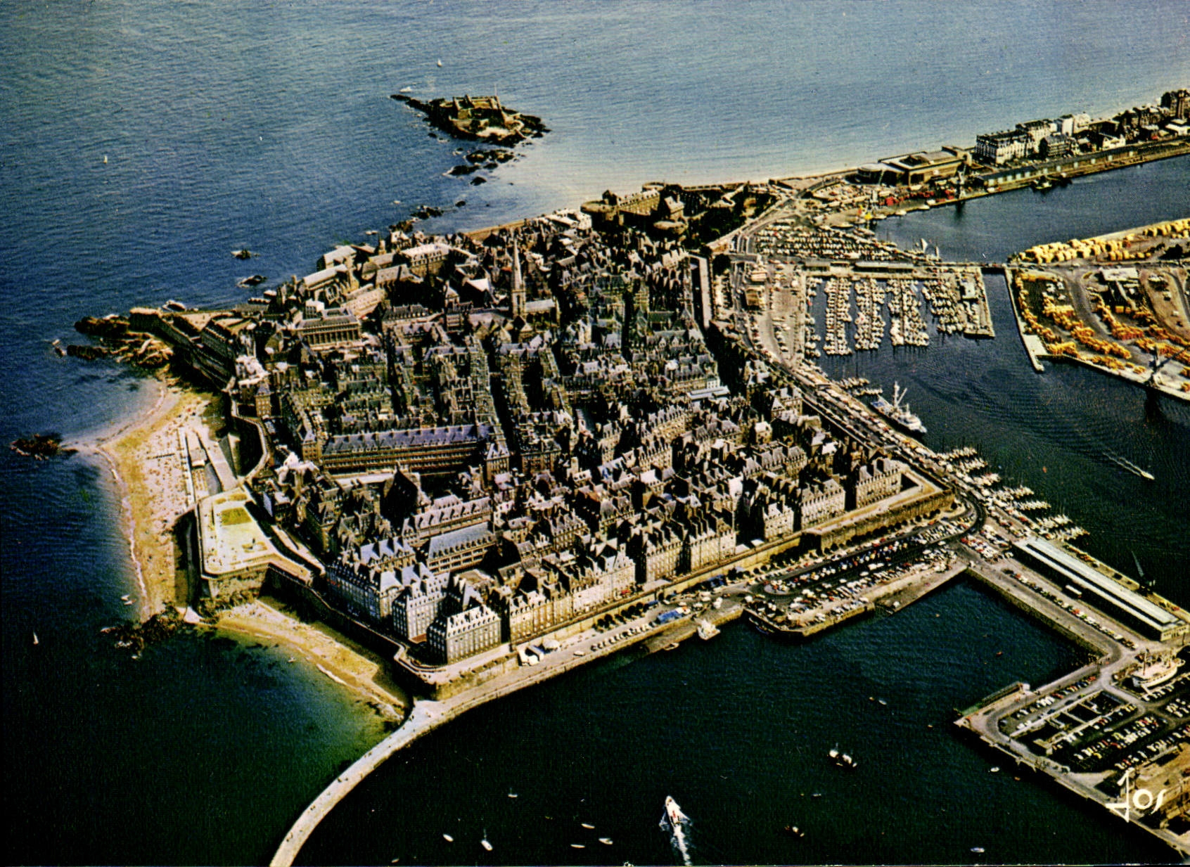 Saint-Malo — vue aérienne générale — Éditions d'Art JOS le DÔARE