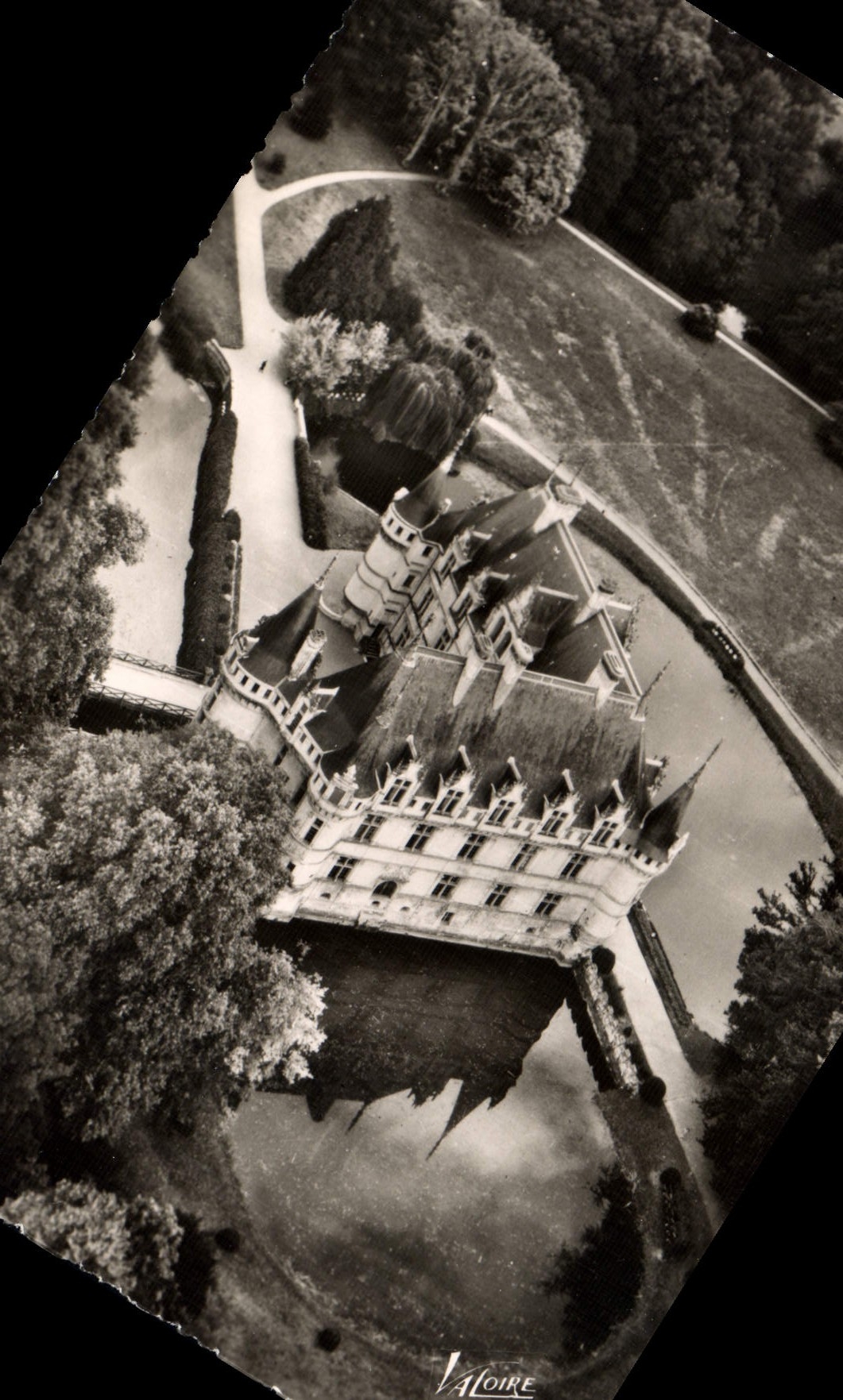 Azay-le-Rideau — Vue aérienne du château (XVIe s.) — Édition Valoire