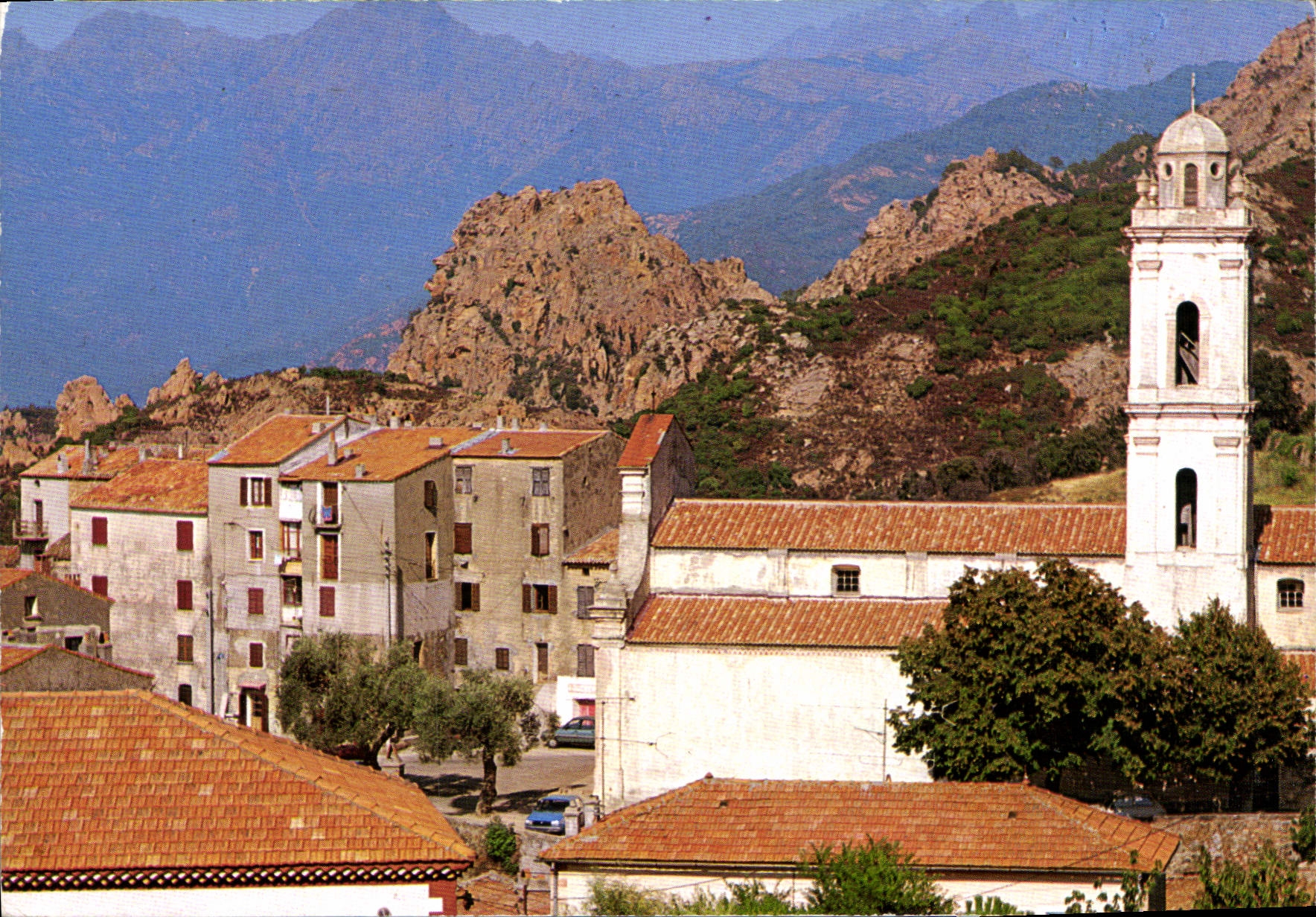 Piana — Corse, vue du village avec église — U SEGNU