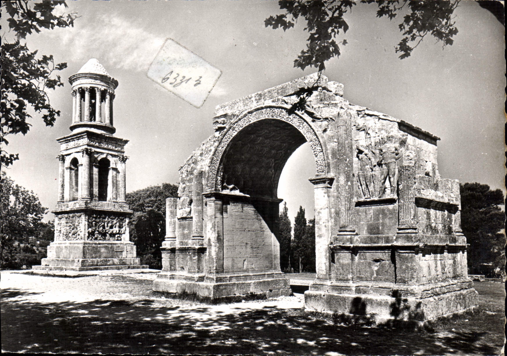 Saint-Rémy — L'Arc de Triomphe et le Mausolée — Éditeur J. Cellard, Bron