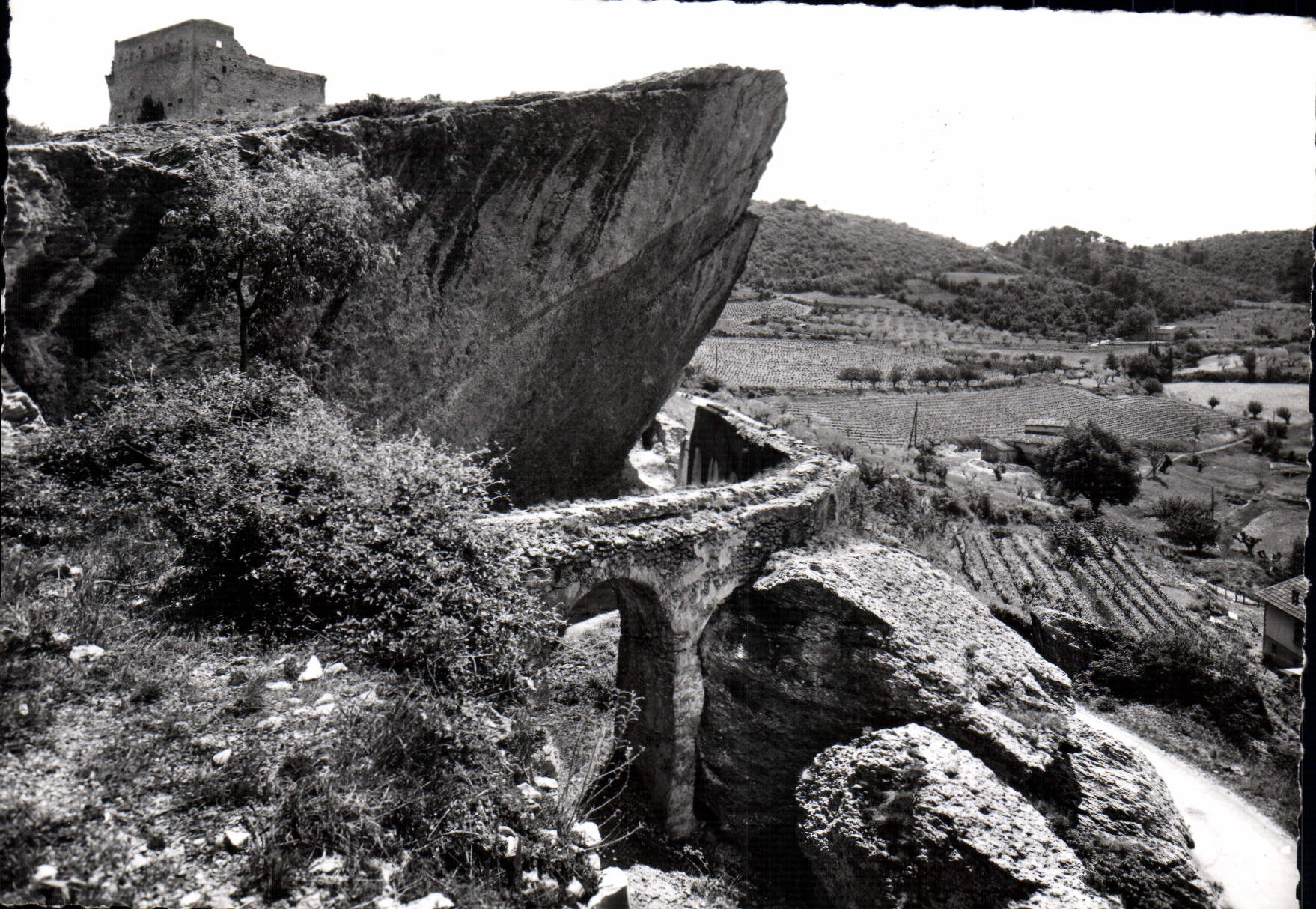 Le Viaduc — Vaison-la-Romaine (Vaucluse) — Éditions Magenta