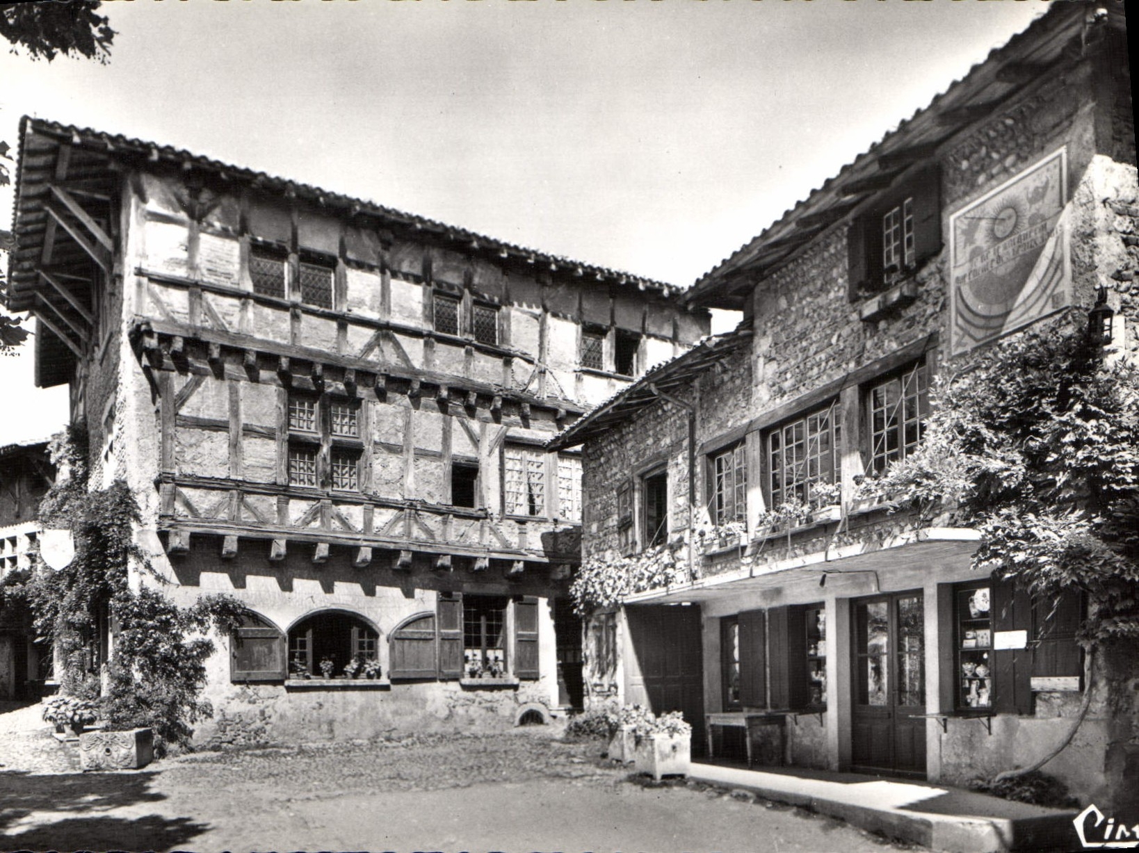 Cité Médiévale de PÉROUGES — Hostellerie et Cadran Solaire — C.I.M. (01, Ain) - Anverso