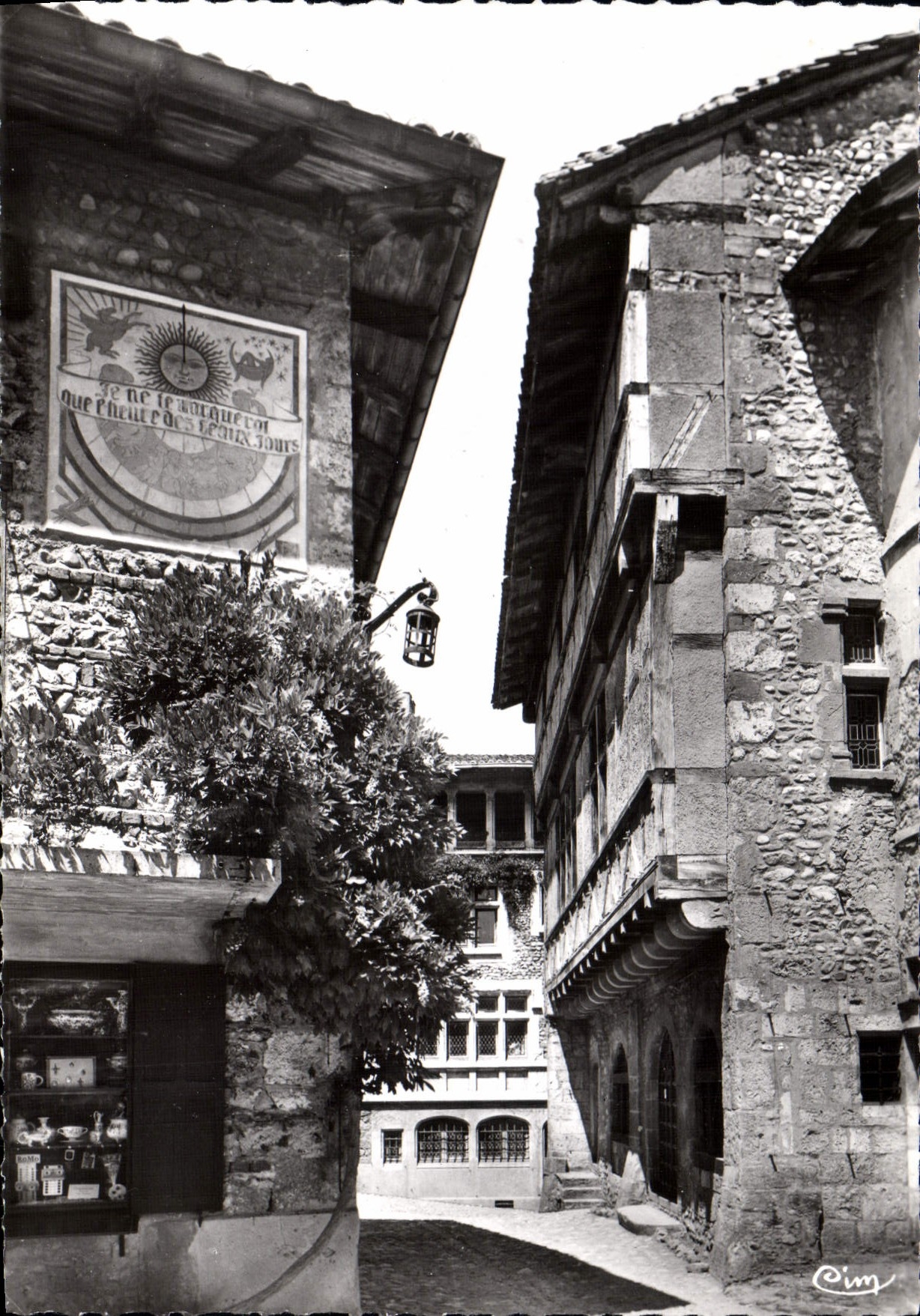 Le Cadran Solaire à Pérouges — Cité Médiévale — CIM - Anverso