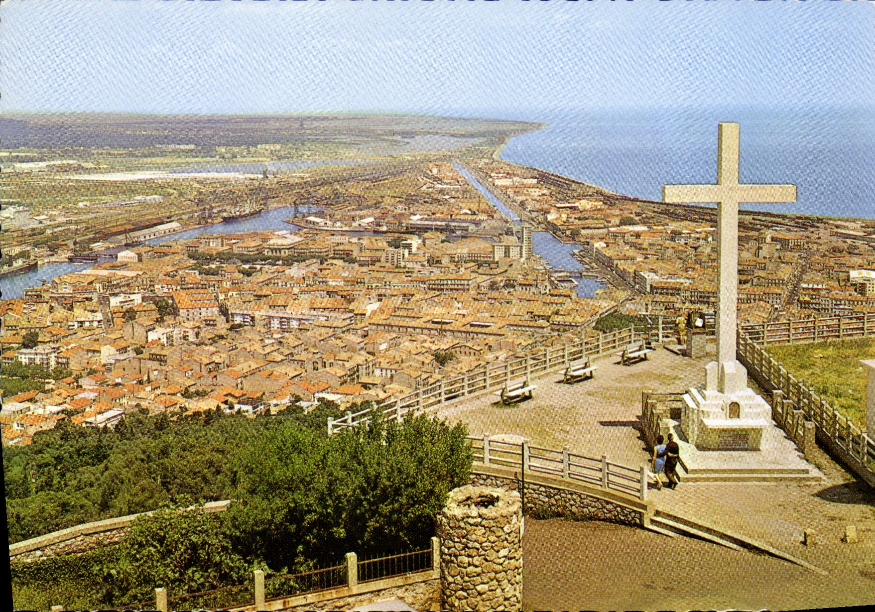 Sete (Hérault) — vue panoramique depuis un monument avec croix — éditeur Couleur de Naturelles, n° 34 SB 135 - Recto