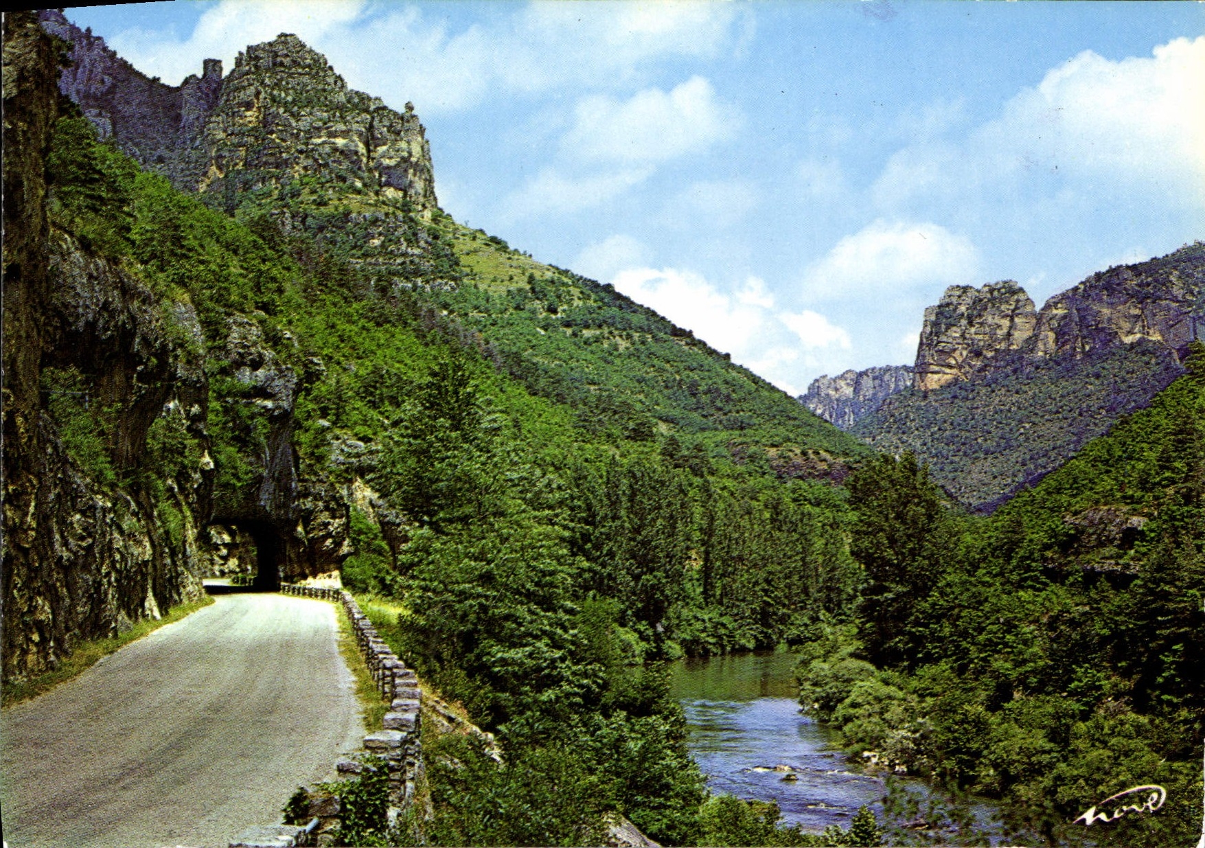 Gorges du Tarn — Between Le Rozier-Peyreleau and Les Vignes, the Rocks of St-Marcellin and Cinglegros — Éditions NOVE