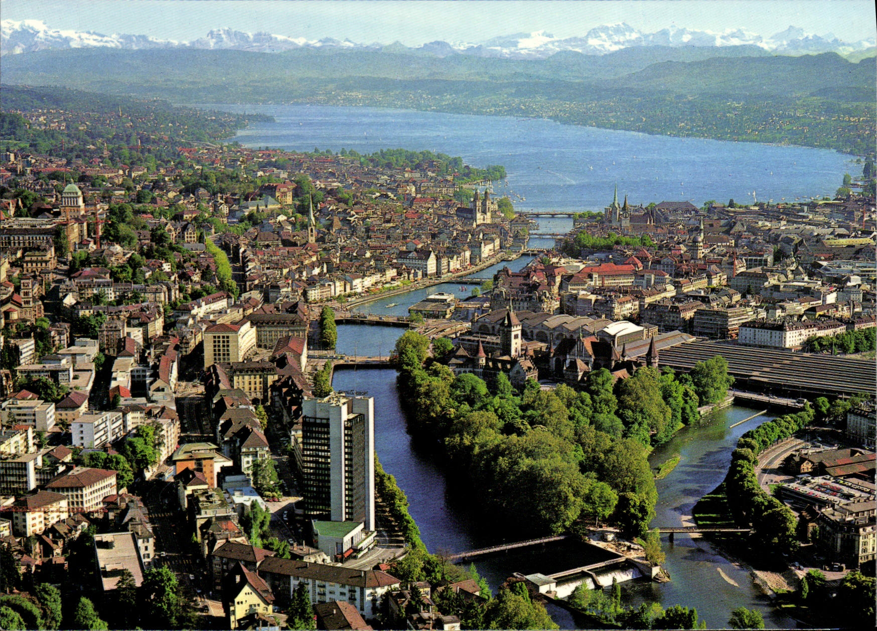 Vue aérienne de Zurich — avec le lac et les montagnes — E. Baumann & Verlag, n°775