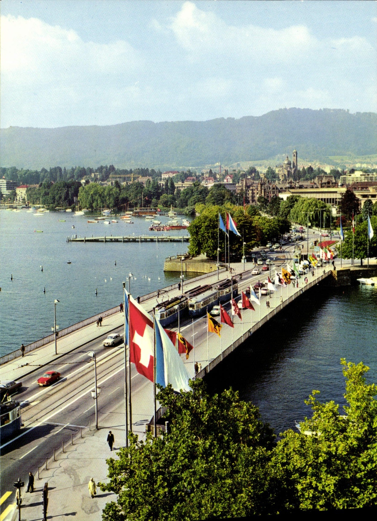 Zurich, Quaibrücke und Uetliberg — CPAdeCollection, n°479