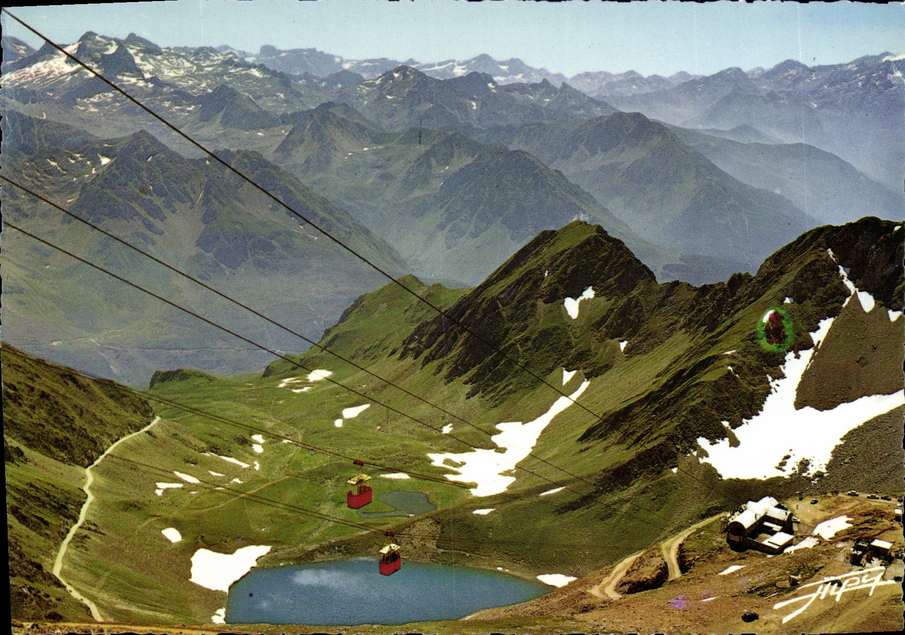 Les Pyrénées — Le Téléphérique Laquets - Pic du Midi, au fond, le lac d'Oncet et le cirque de Gavamie — CLICHES ALPY