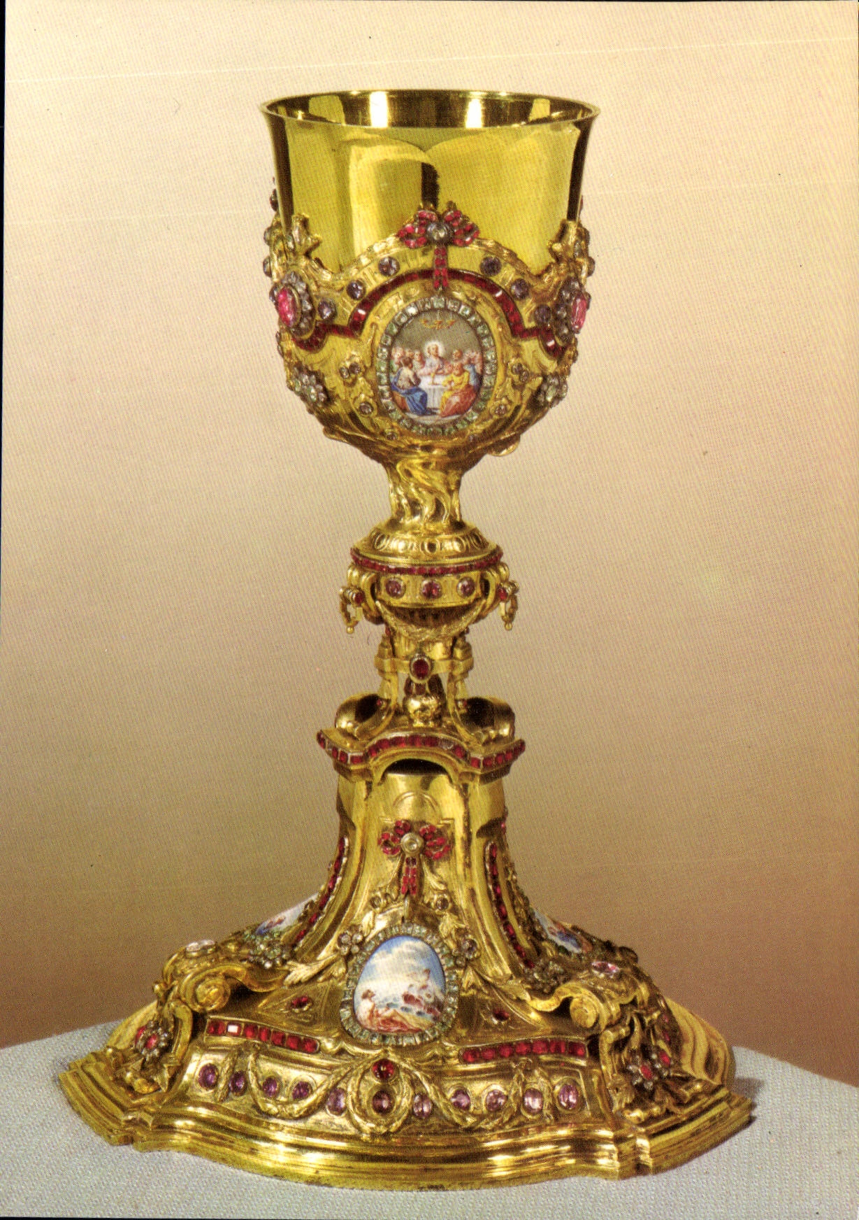 Calice orné de rubis et de porcelaine — Musée Historique et Spirituel, Vienne — Photo Meyer KG, n° 320