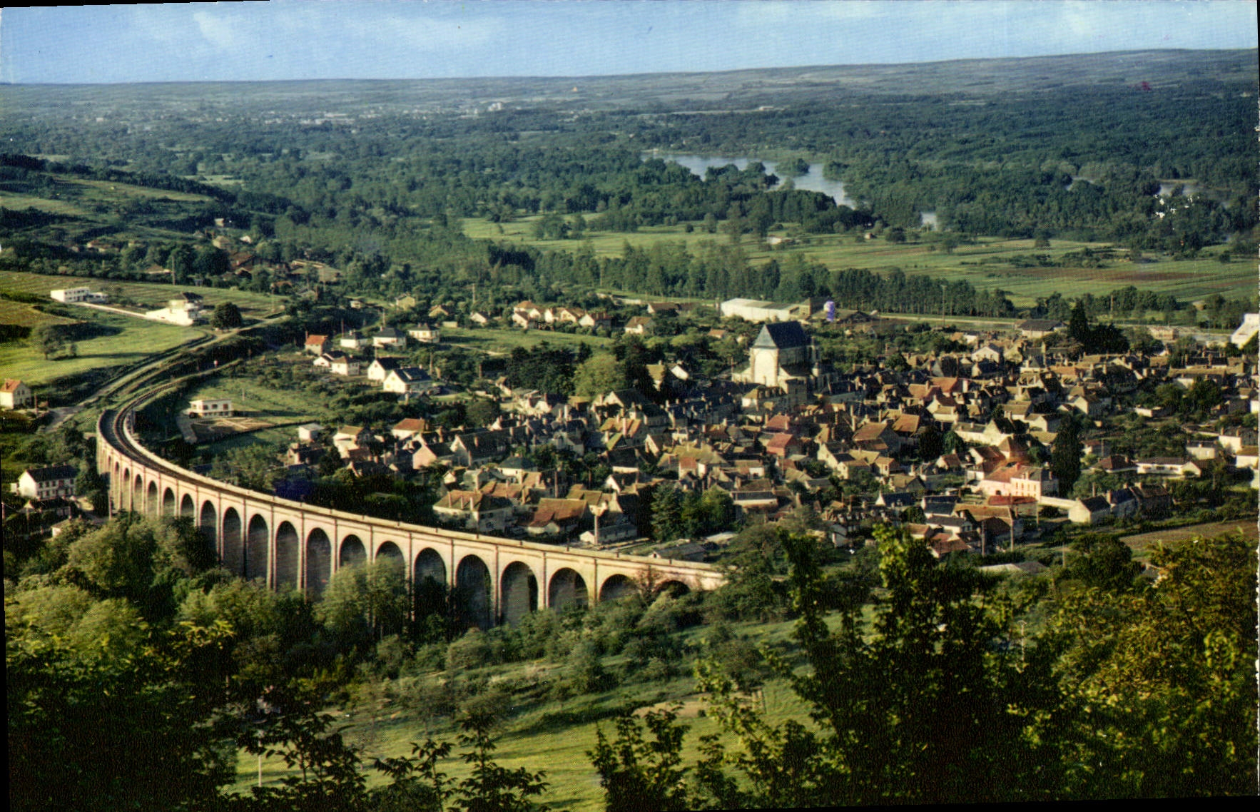 SANCERRE (Cher) — Panorama sur St-Saturnin vu de la Porte César — Combière Imprimeur, n° 32-000