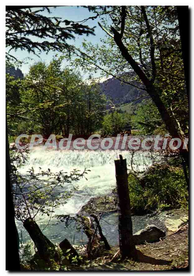 Wasserfall im Sommer — Berge der Savoie — Editions Off. Int. Savoie