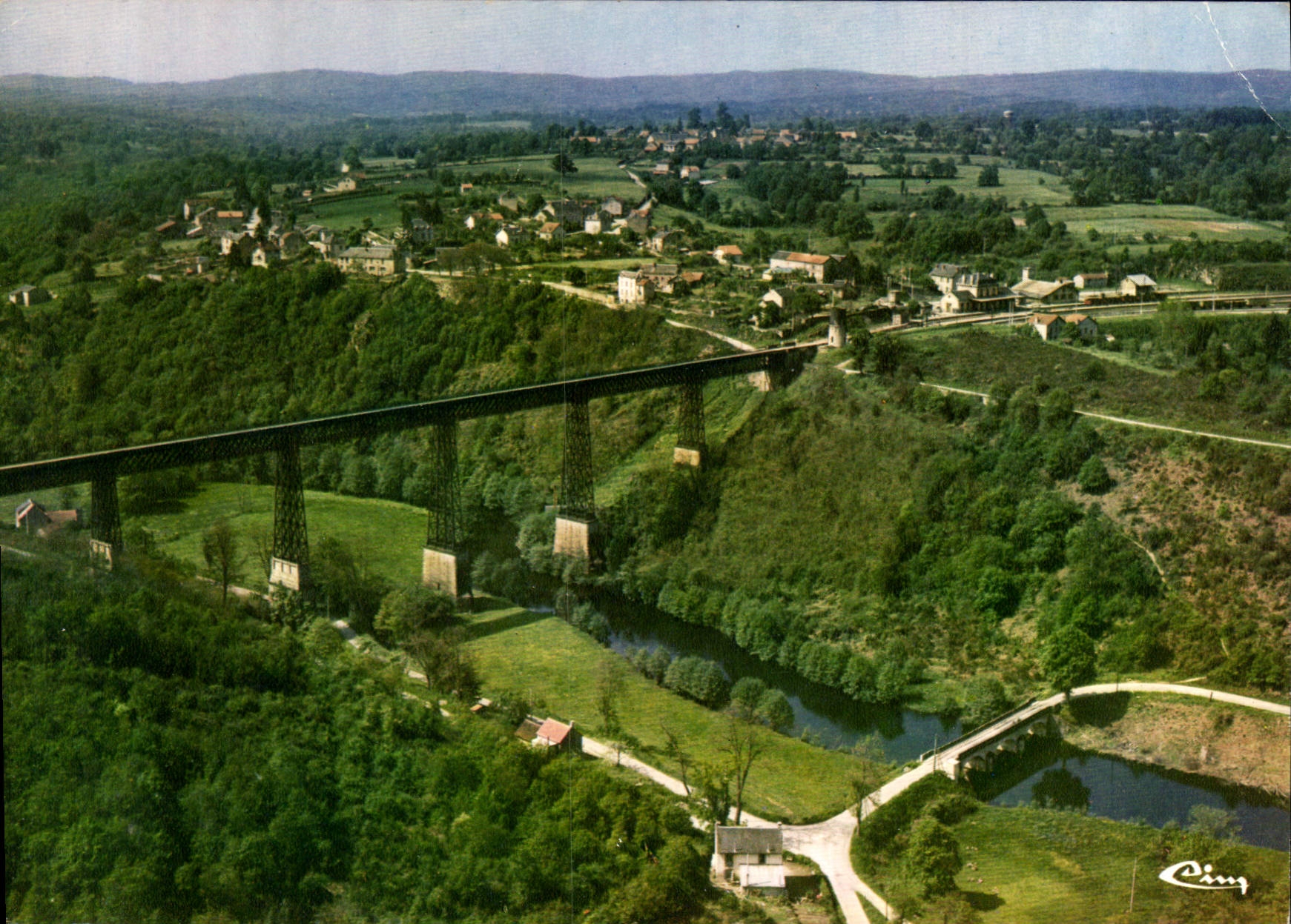 Busseau-sur-Creuse — Vue aérienne du viaduc — Éditeur Cing