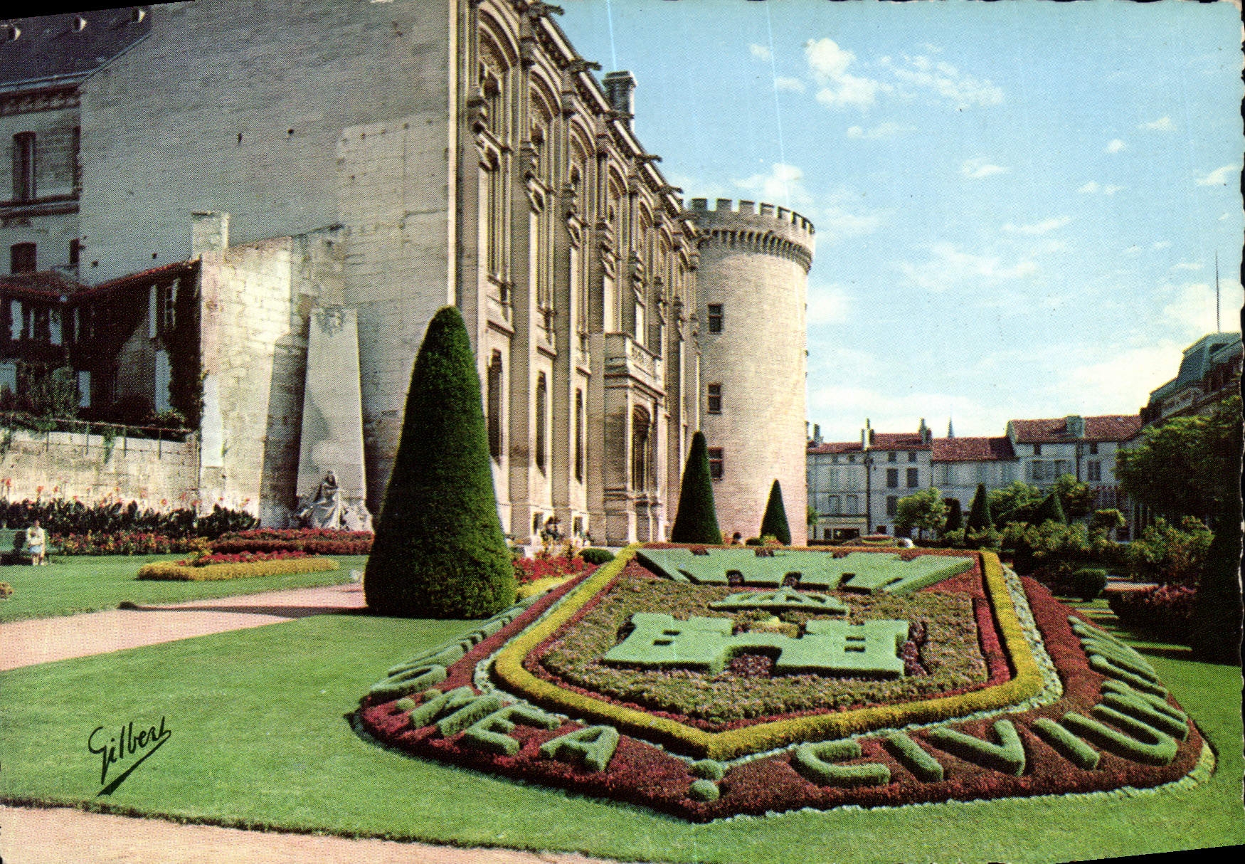 CPSM Angouleme Jardins de l'Hotel de Ville Ecussin des Armes d'Angouleme