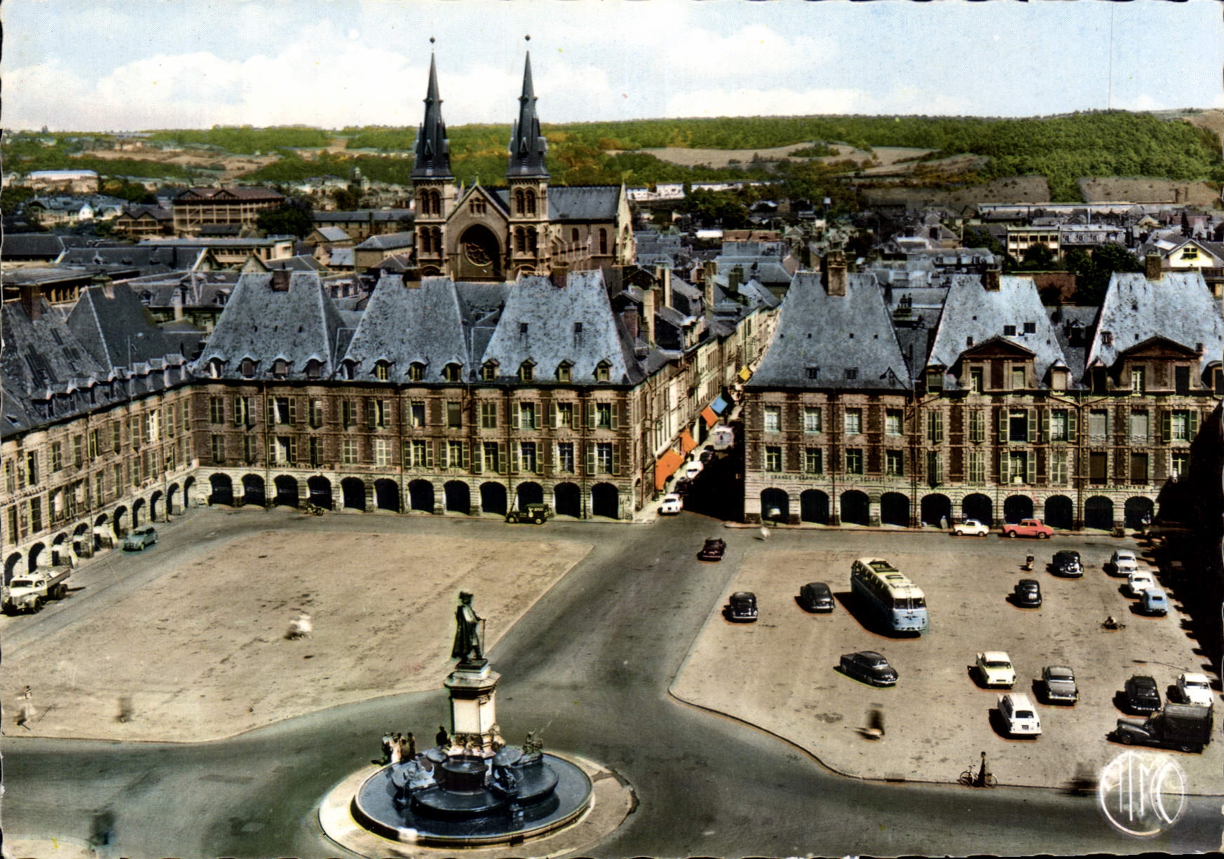 CPSM Les Ardennes Francaises Charleville Ardennes La Place Ducale 