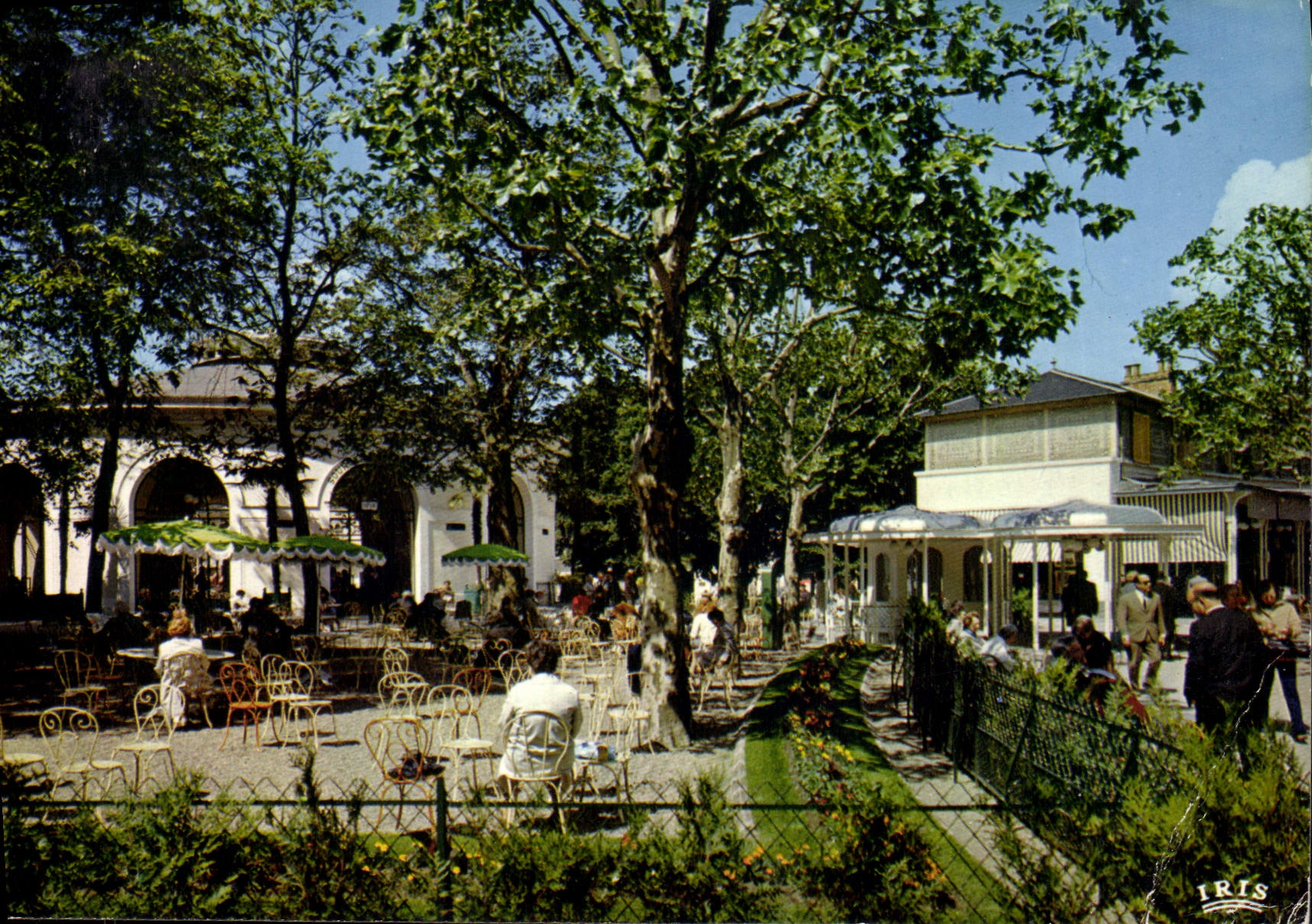 CPSM Vichy Allier Reine des Villas d'Eaux La Source de l'hopital