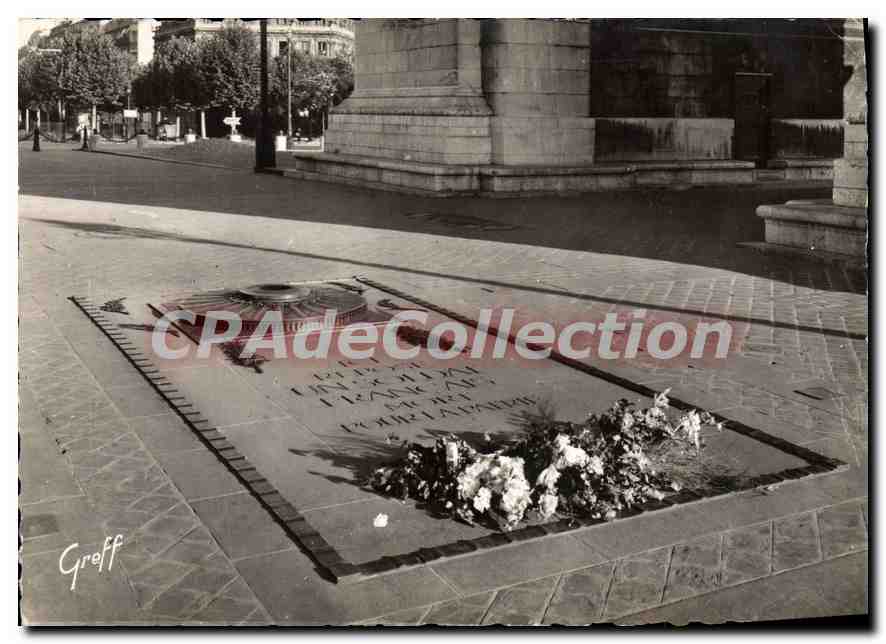 CPSM Paris Sous l'Arc de Triomphe de l'Etoile le tombeau du Soldat inconnu