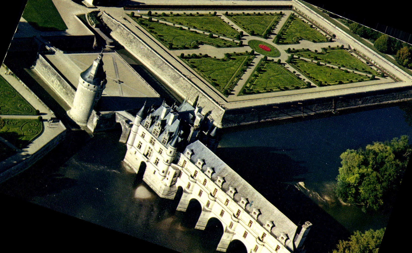 CPSM Les Chateux de la Loire Chenonceaux Indre et Loire Le chateau et la Tour des Marques vus d'avio