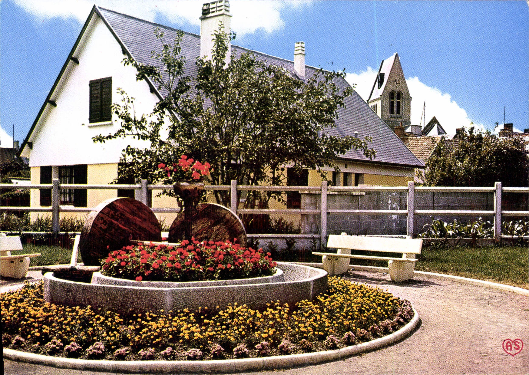 CPSM Isigny sur mer Calvados Echappee sur le clocher 