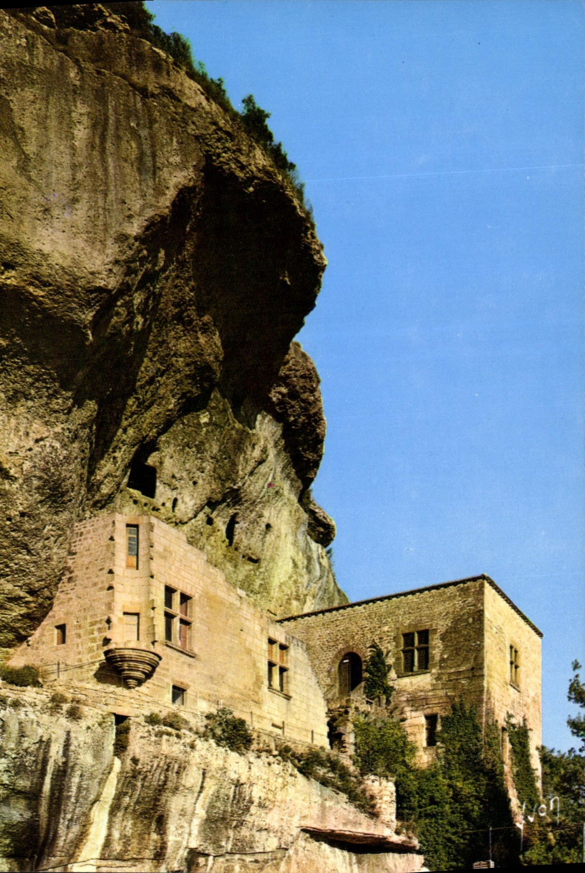 CPSM Les Eyzies Dordogne Capitale de la Prehistoire le Musee et l'Homme de Neanderthal Oeuvre du Scu