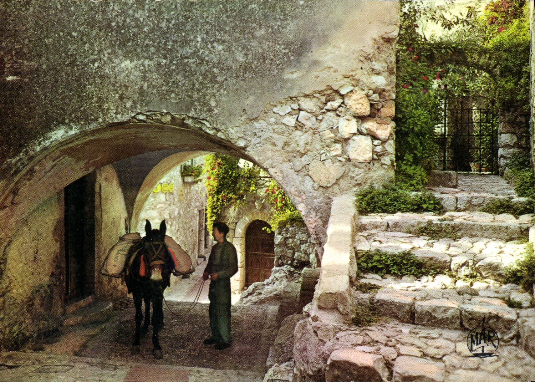 Eze-Village — La voûte et l'ancienne chapelle des Pénitents Blancs — Les Éditions « MAR »