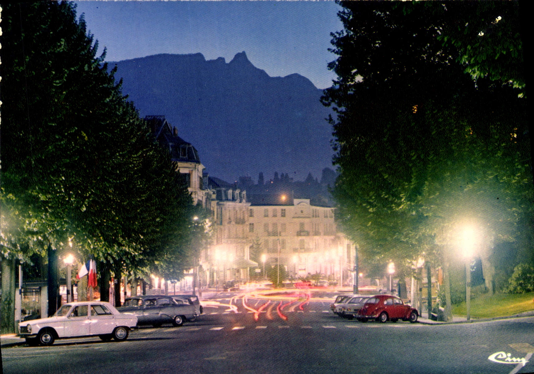 CPSM Aix les Bains Savoie a l'heure ou descend le crepuscule au fond la dent du chat 