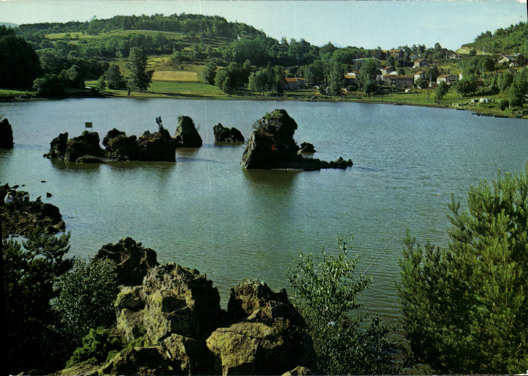 L'Auvergne pittoresque — Le Lac de la Cassière — Éditions du Lys