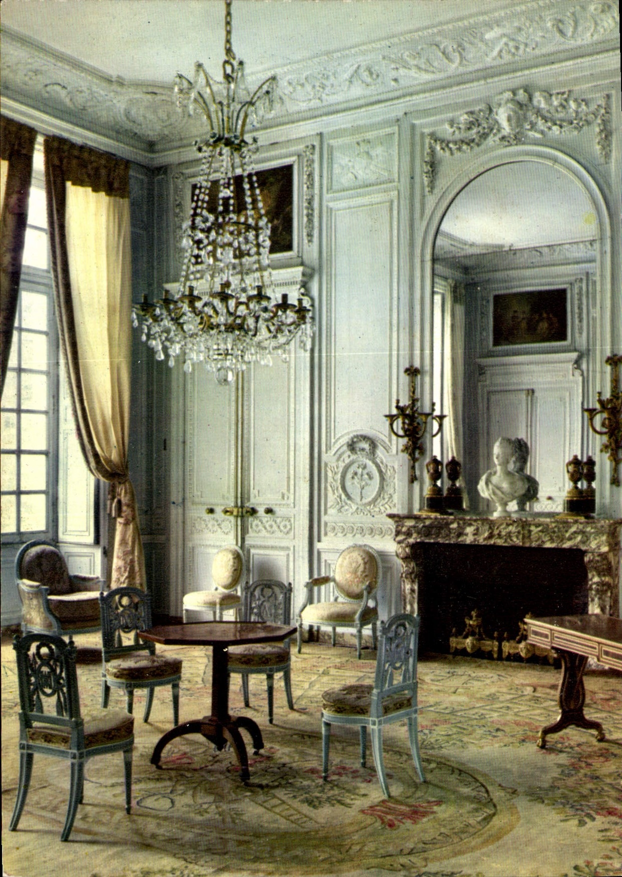 Petit Trianon — Der Große Salon oder Salon de Compagnie — EPIC Editions - DRAEGER