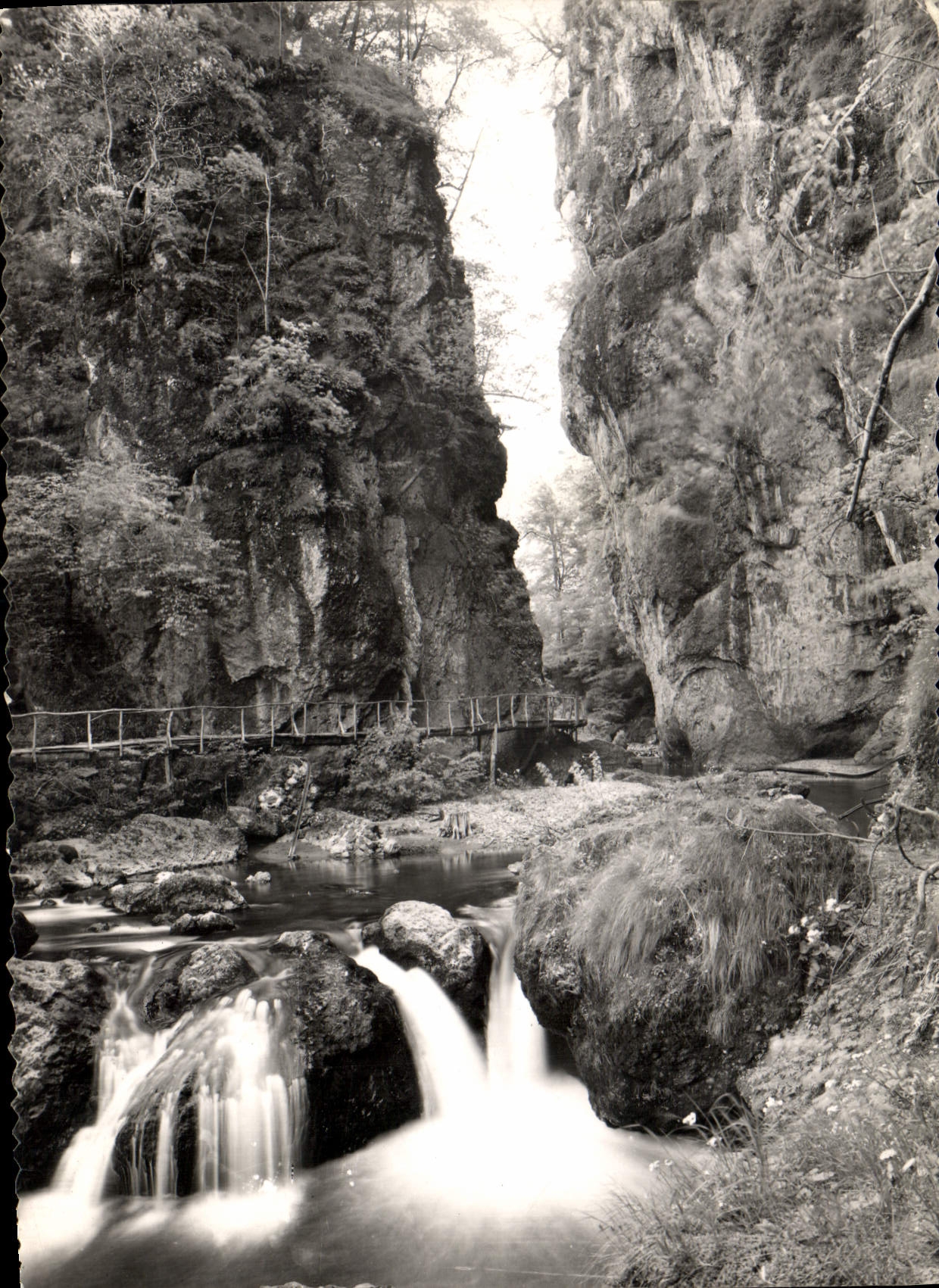 Le Pas de Cère — Vic-sur-Cère, Haute-Auvergne — éditeur Leblanc Bons & Cie, n°690