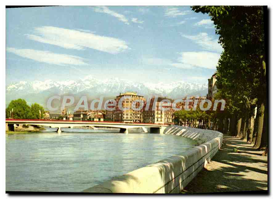 Grenoble — Les quais de l'Isère et la chaîne de Belledonne — SPADEM