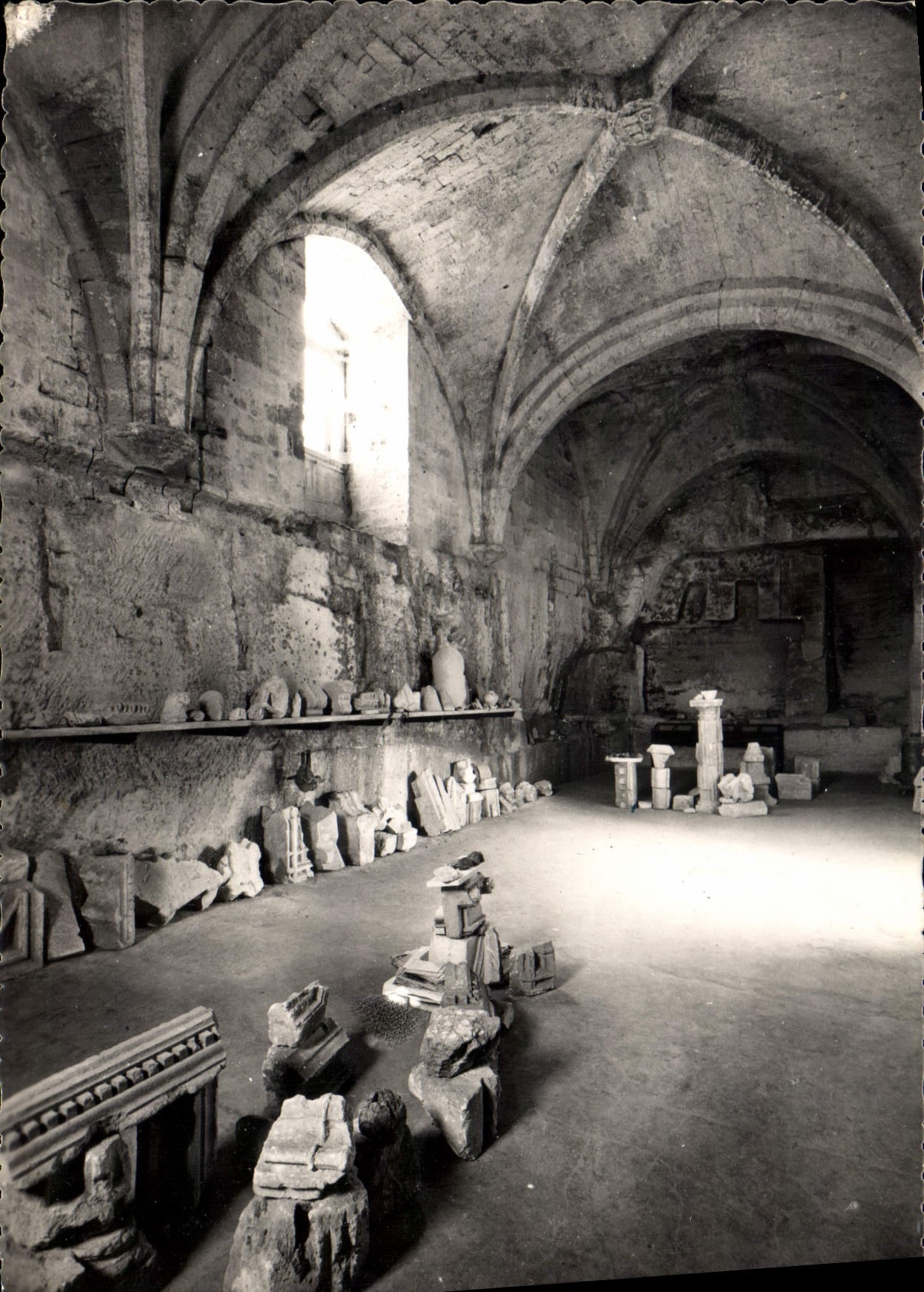 Les Baux (B.-du-R.) — Le Musée Lapidaire — Éditions Rella