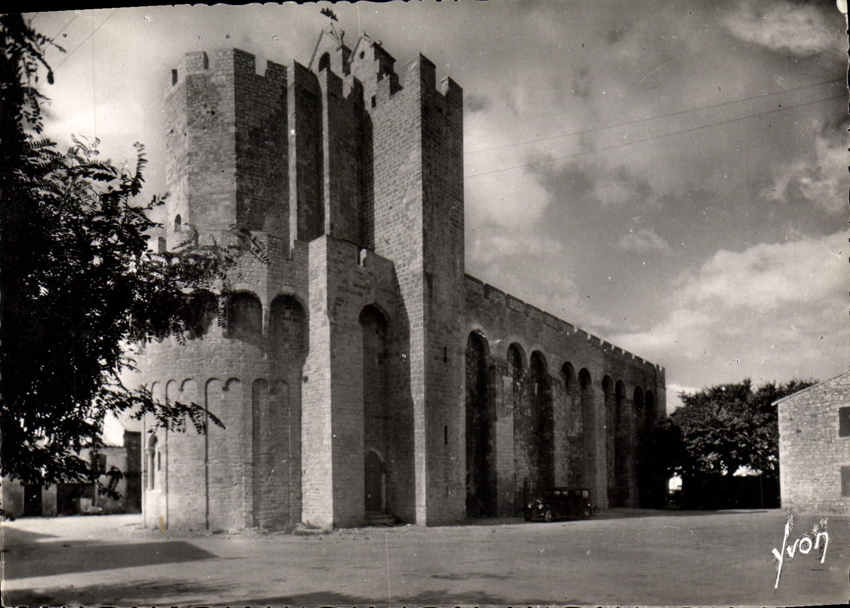 Les Saintes-Maries-de-la-Mer — L'Église fortifiée (XIIe s.) — Éditions d'Art Martel, n° I.B. 2673