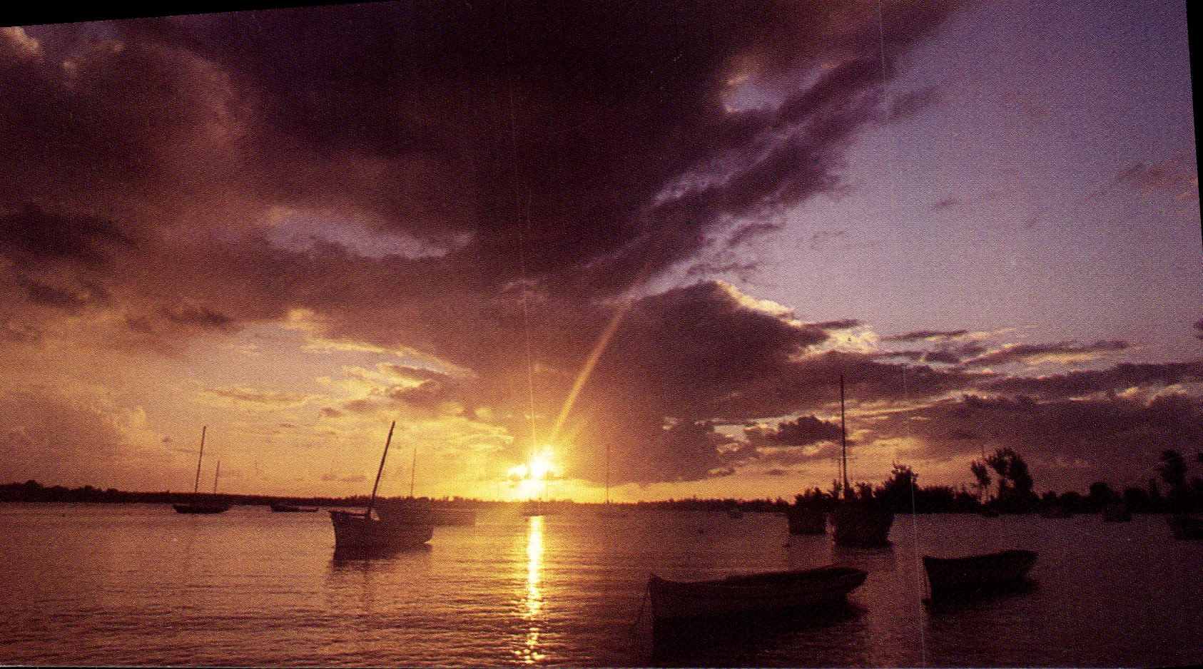 Crépuscule à Grand Baie — L'Île Maurice — Photographies J. C. NOURAUT