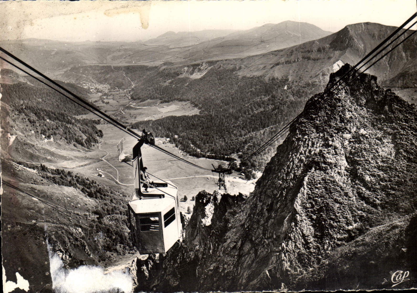 L'Auvergne - Le Sancy — Vue vers le Mont-Dore — Cie des Arts Photomécaniques, Paris
