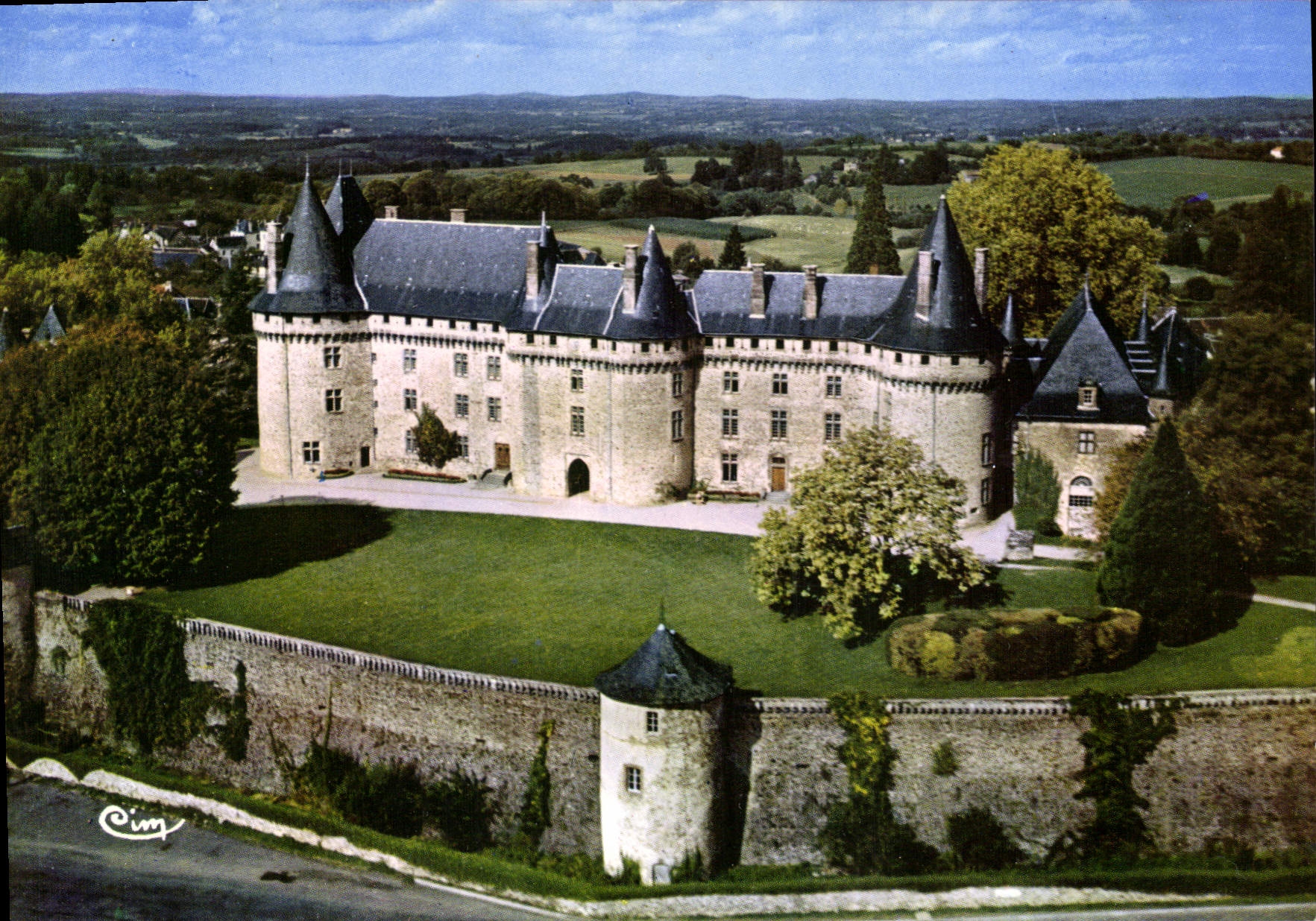 CPSM Pompadour Correze Vue aerienne Le Chateau 