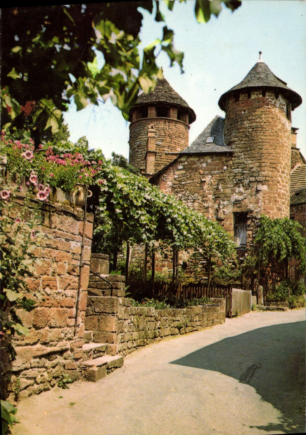 Collonges-la-Rouge — Hôtel de la Ramade de Friac — Éditions Artaud & Cie