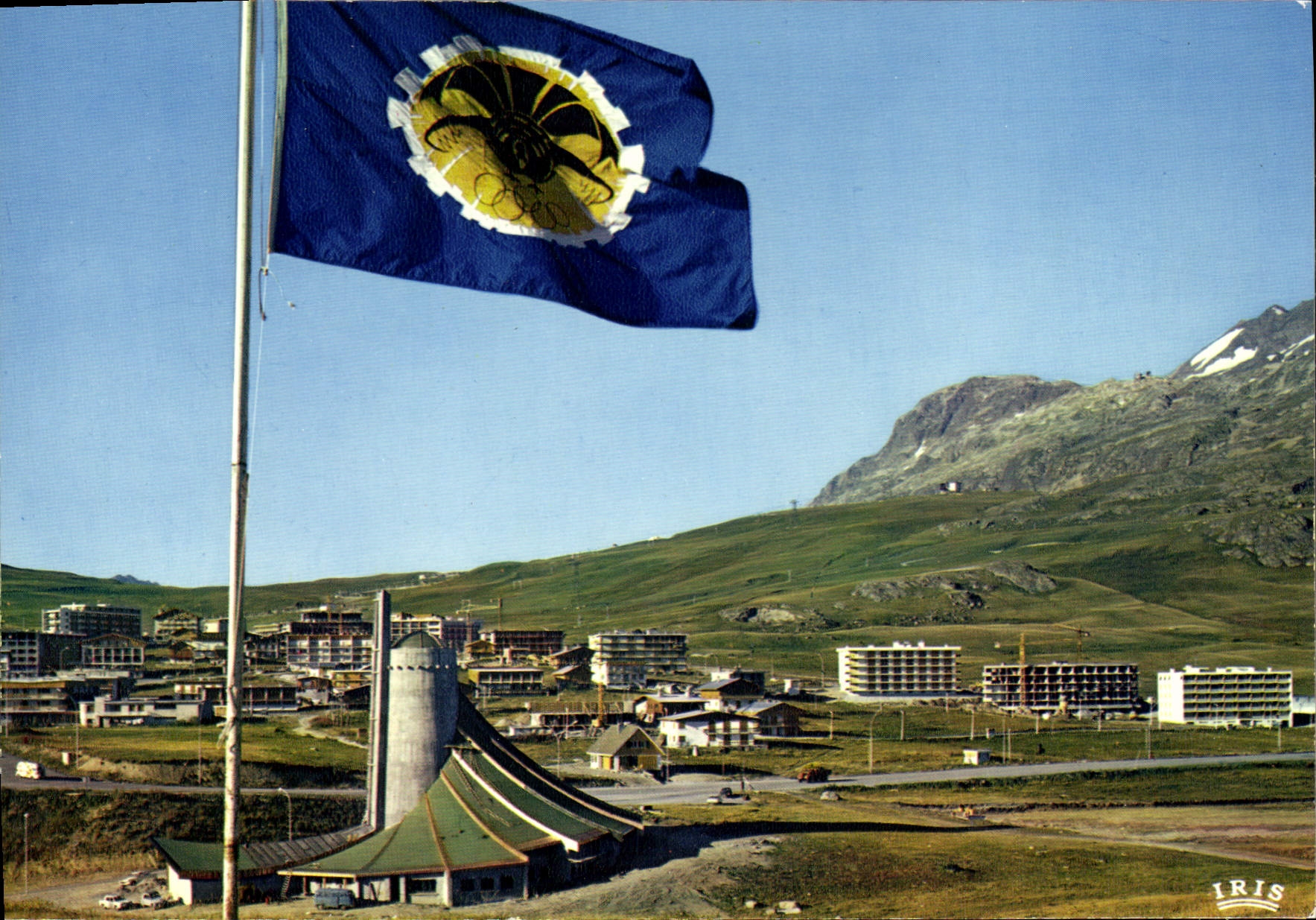 Alpe d'Huez — La Plateforme supérieure, Notre-Dame des Neiges et les Grandes Rousses — IRIS