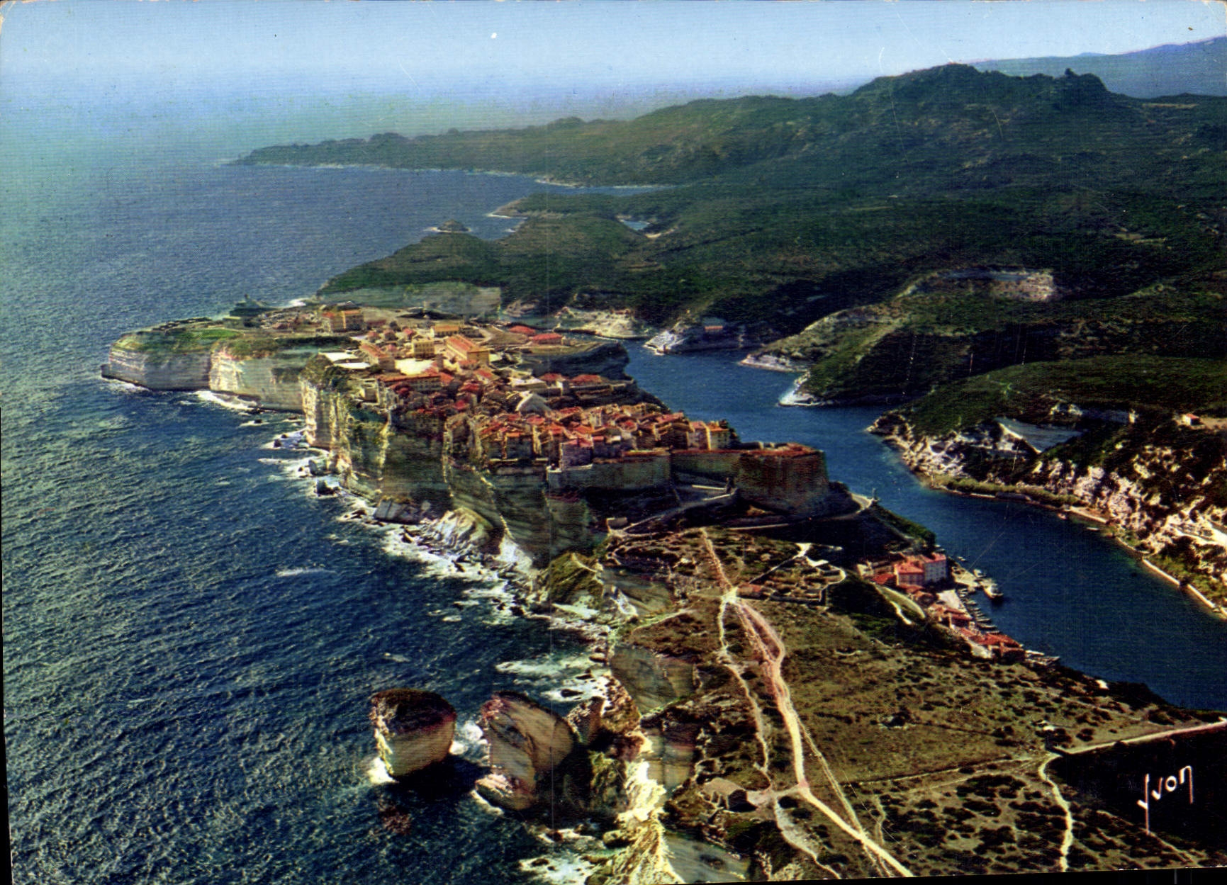CPSM Couleurs et Lumiere de France La Corse oasis de beaute Bonificio Corse Sur les Falaises 