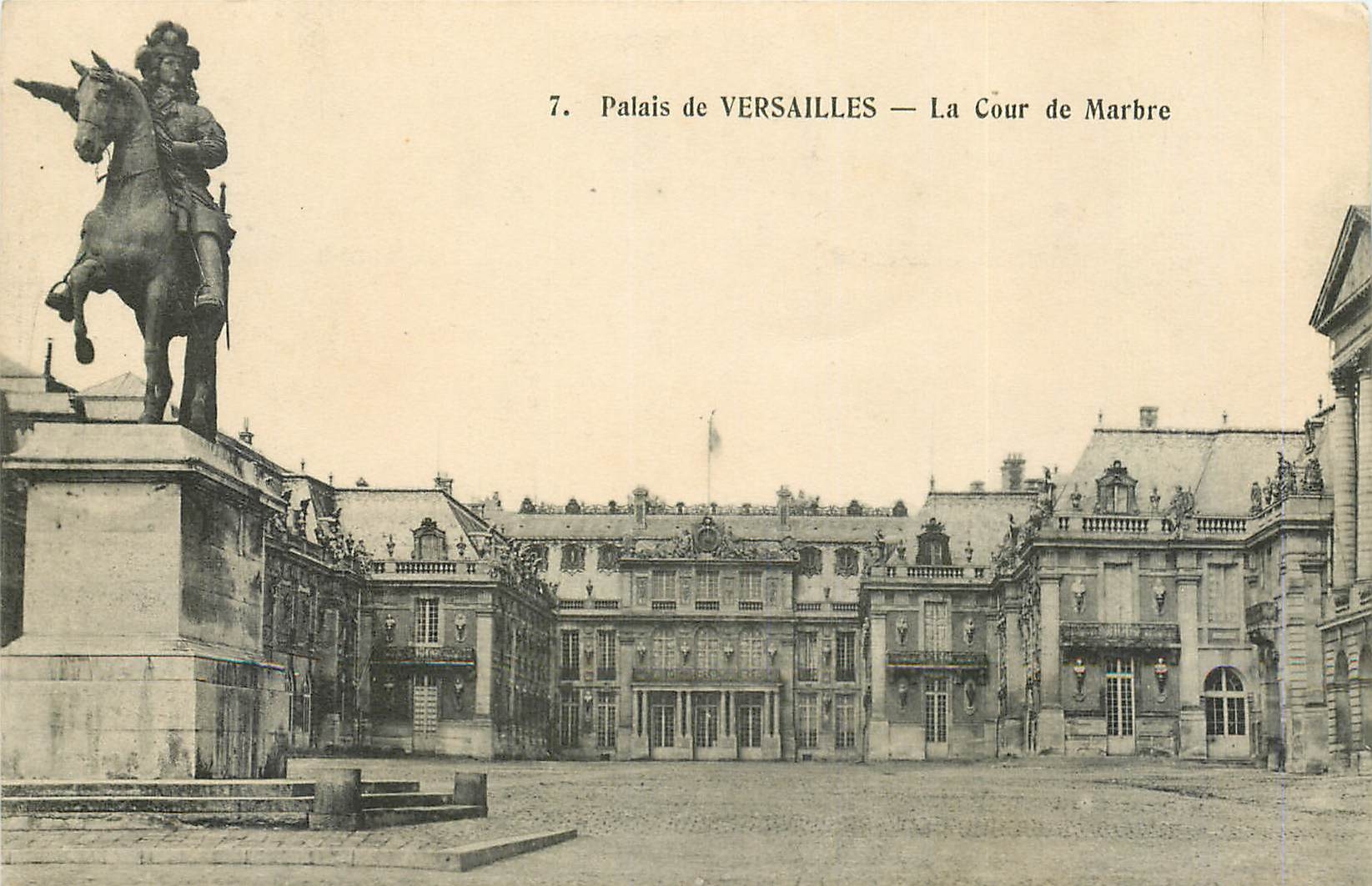 Palais de VERSAILLES — La Cour de Marbre — Edit. Manlien Versailles n°7