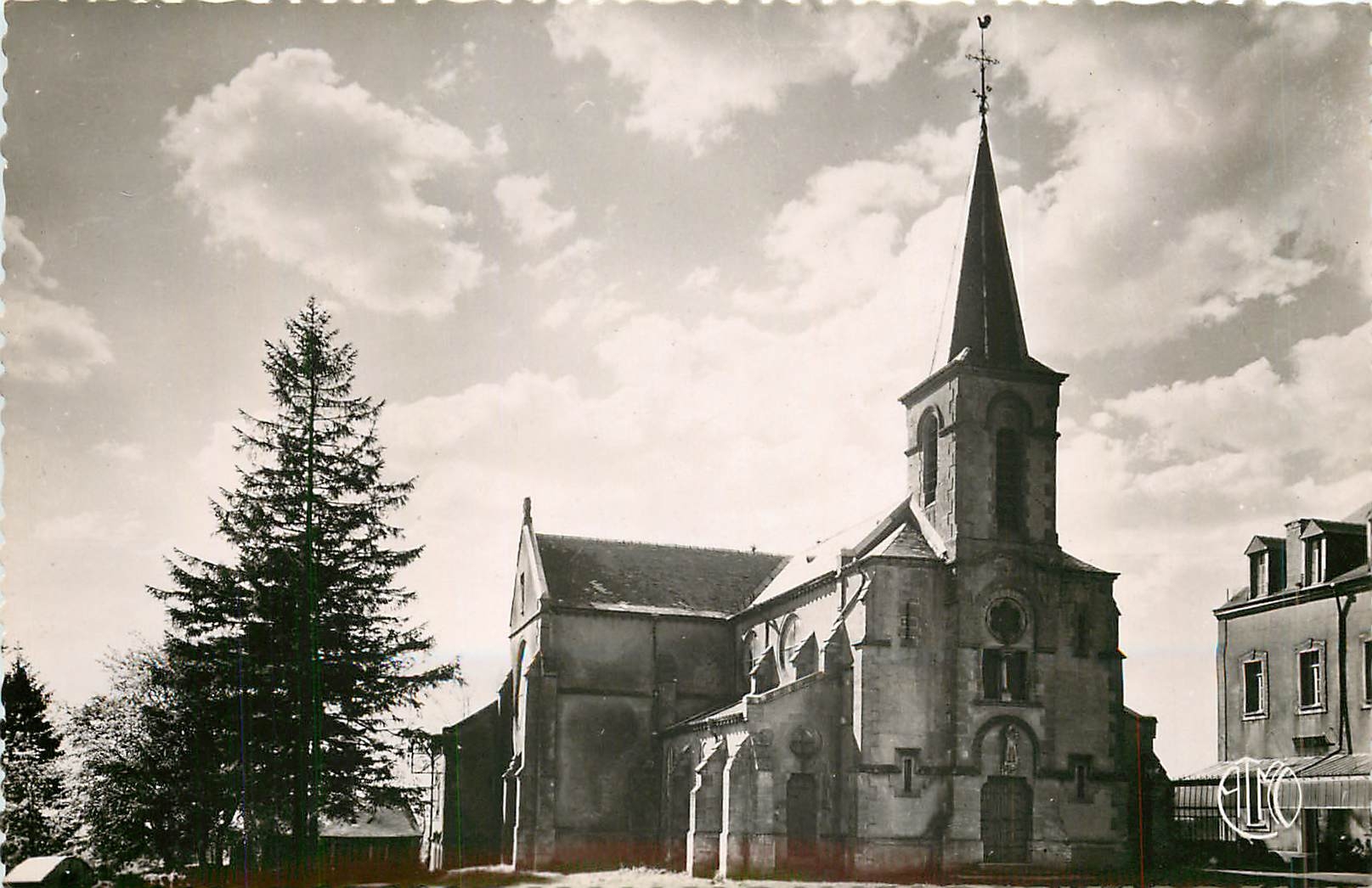 CPA Pelerinage de St Antoine des Hauts Buttes Montherme (Ardennes) L'Eglise