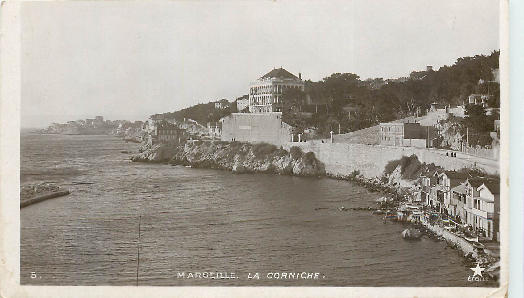 Marseille. La Corniche — vue de la côte avec bâtiments et promenade — Étoile, n°5