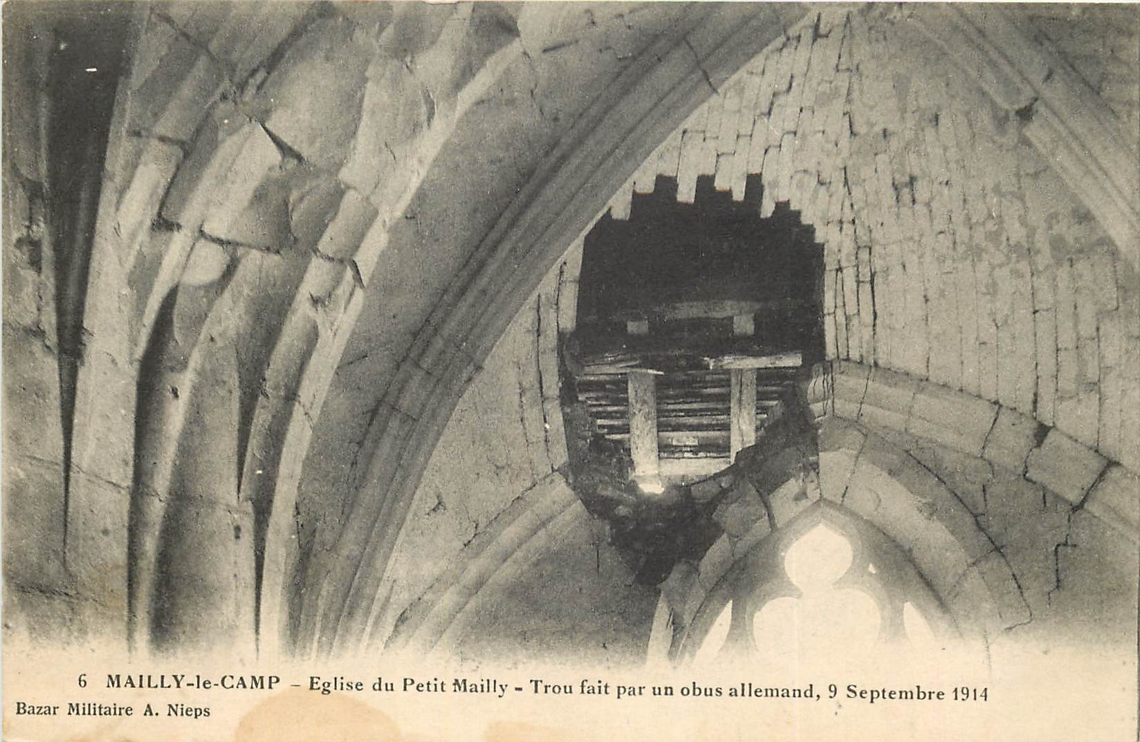 Mailly-le-Camp — Église du Petit Mailly — Trou fait par un obus allemand, 9 Septembre 1914 — Bazar Militaire A. Nieps